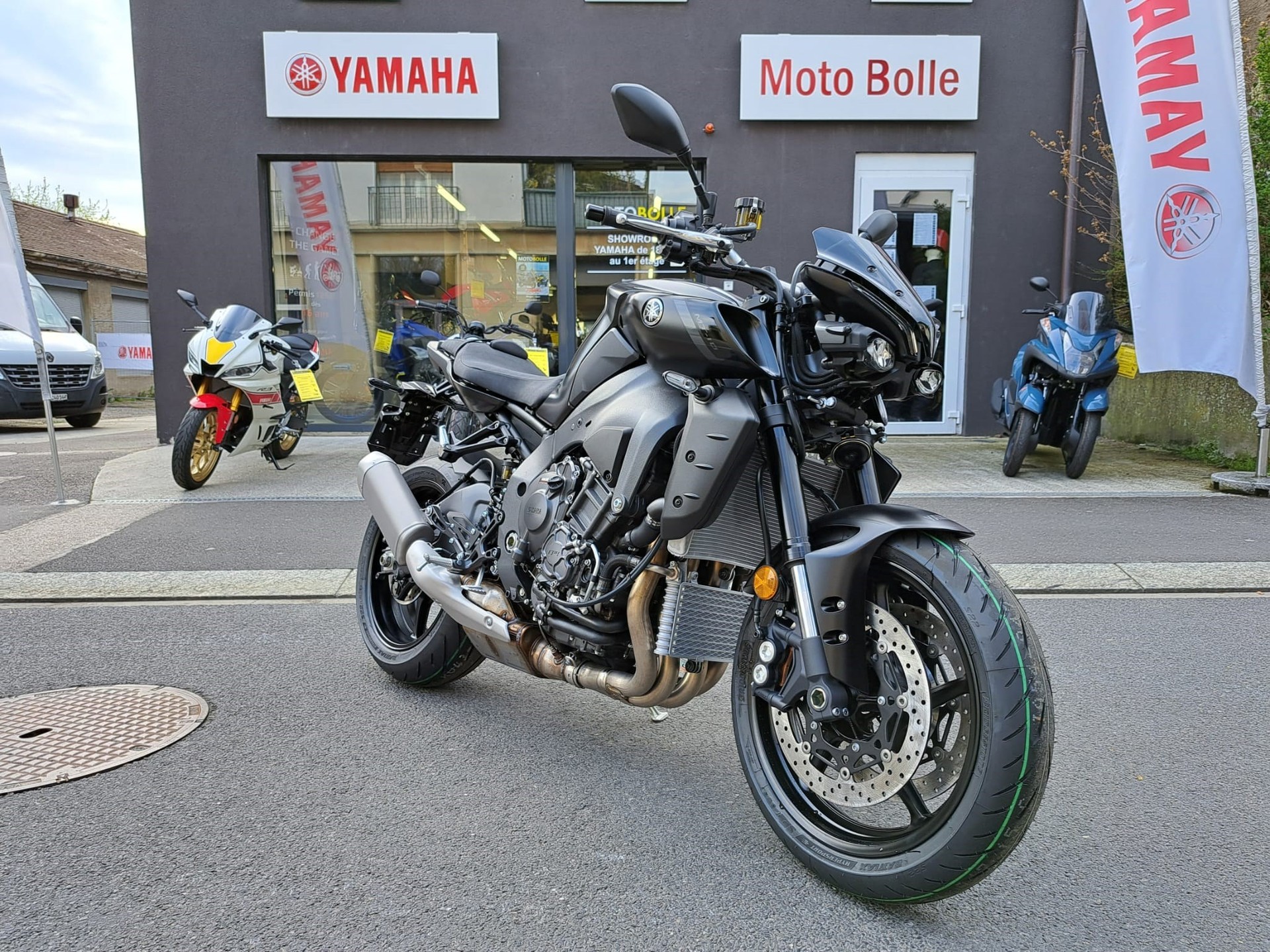YAMAHA MT-10 ABS-showroom-element-1