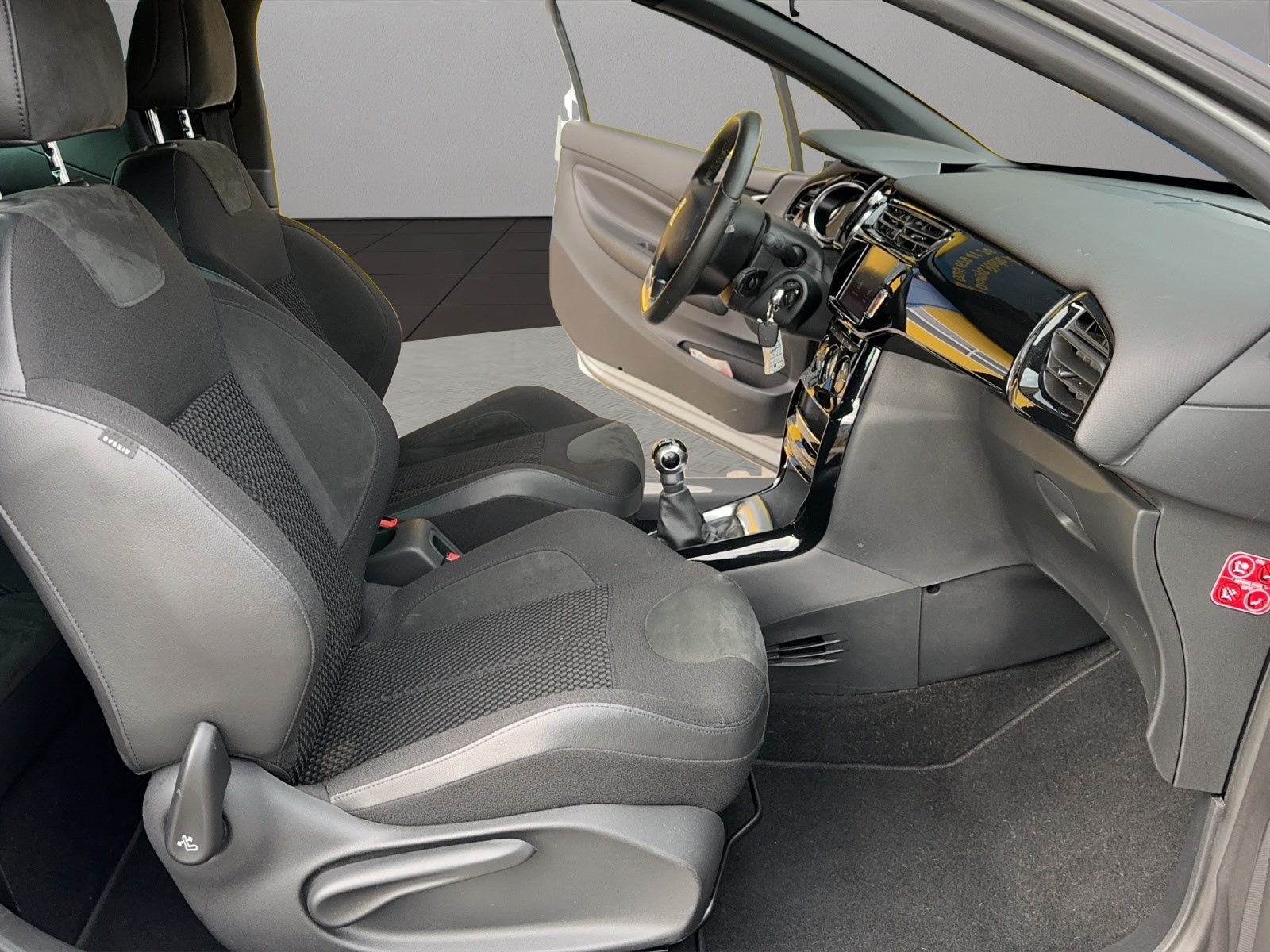DS AUTOMOBILES DS 3 Cabrio 1.2 PureTech SO Chic-image-16