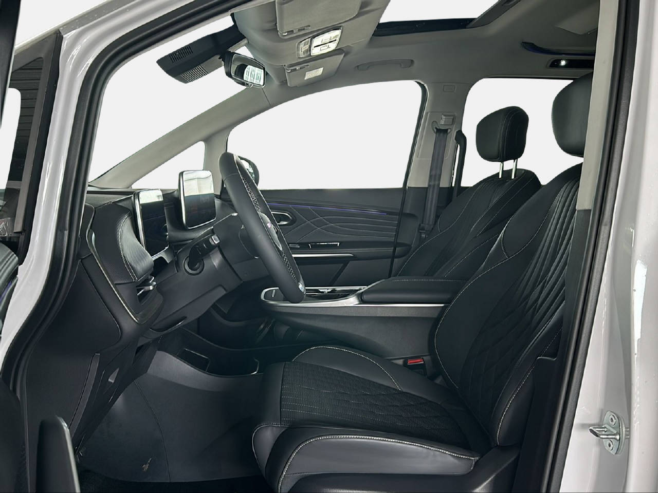 MAXUS Mifa 9 Luxury-image-9