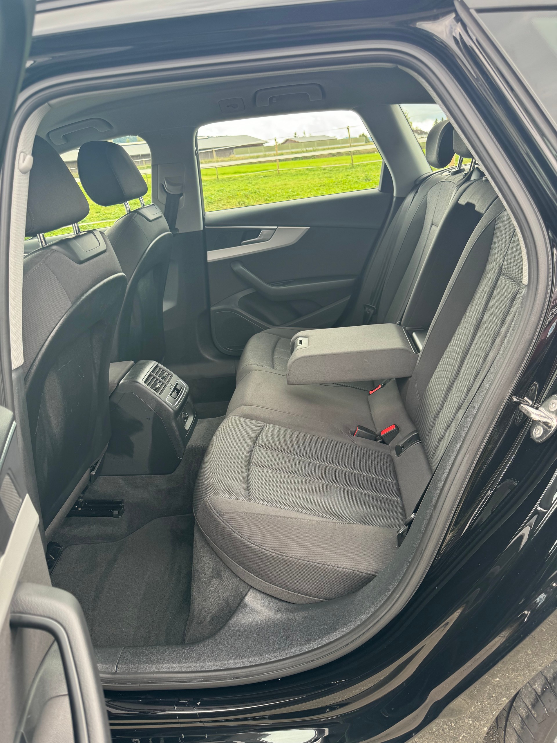 AUDI A4 Avant 40 TDI advanced quattro S-tronic-image-9