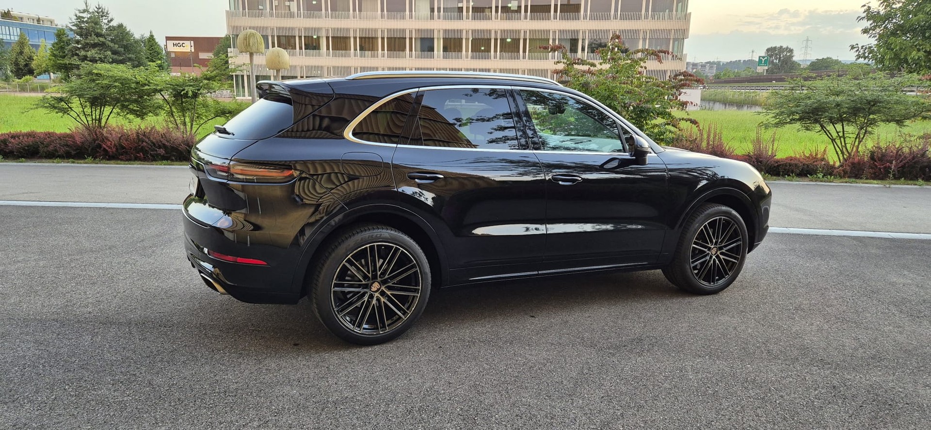 PORSCHE Cayenne-image-7