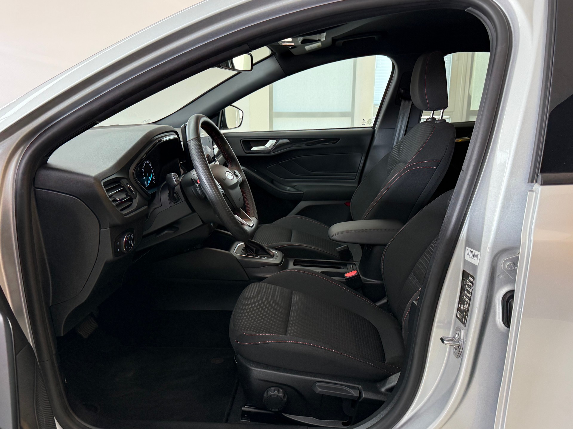 FORD Focus 1.0 MHEV ST-Line Automat-image-4