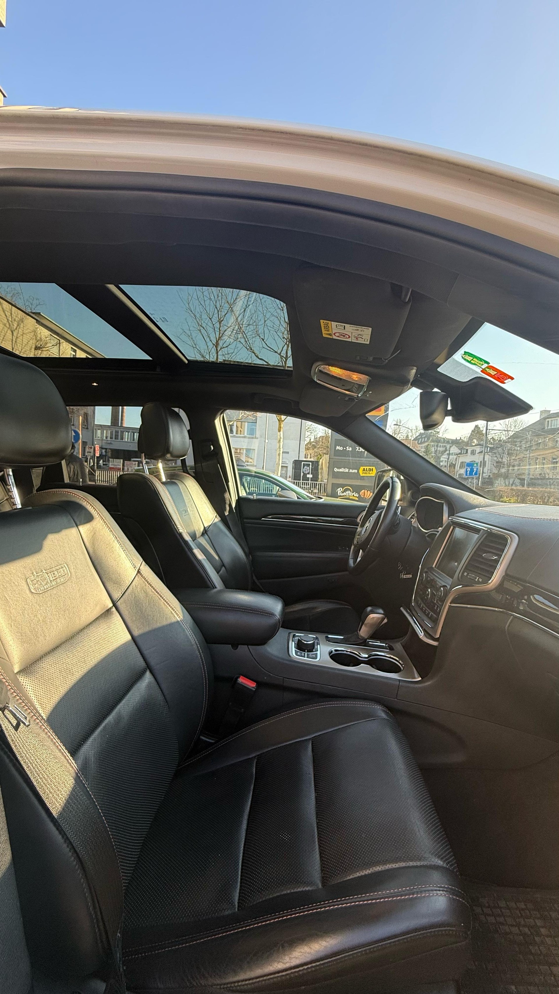 JEEP Grand Cherokee 3.0 CRD 75th Anniversary Automatic-image-5