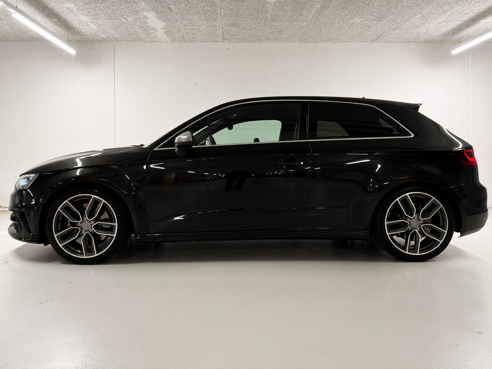 AUDI S3 2.0 TFSI quattro S-tronic-image-5