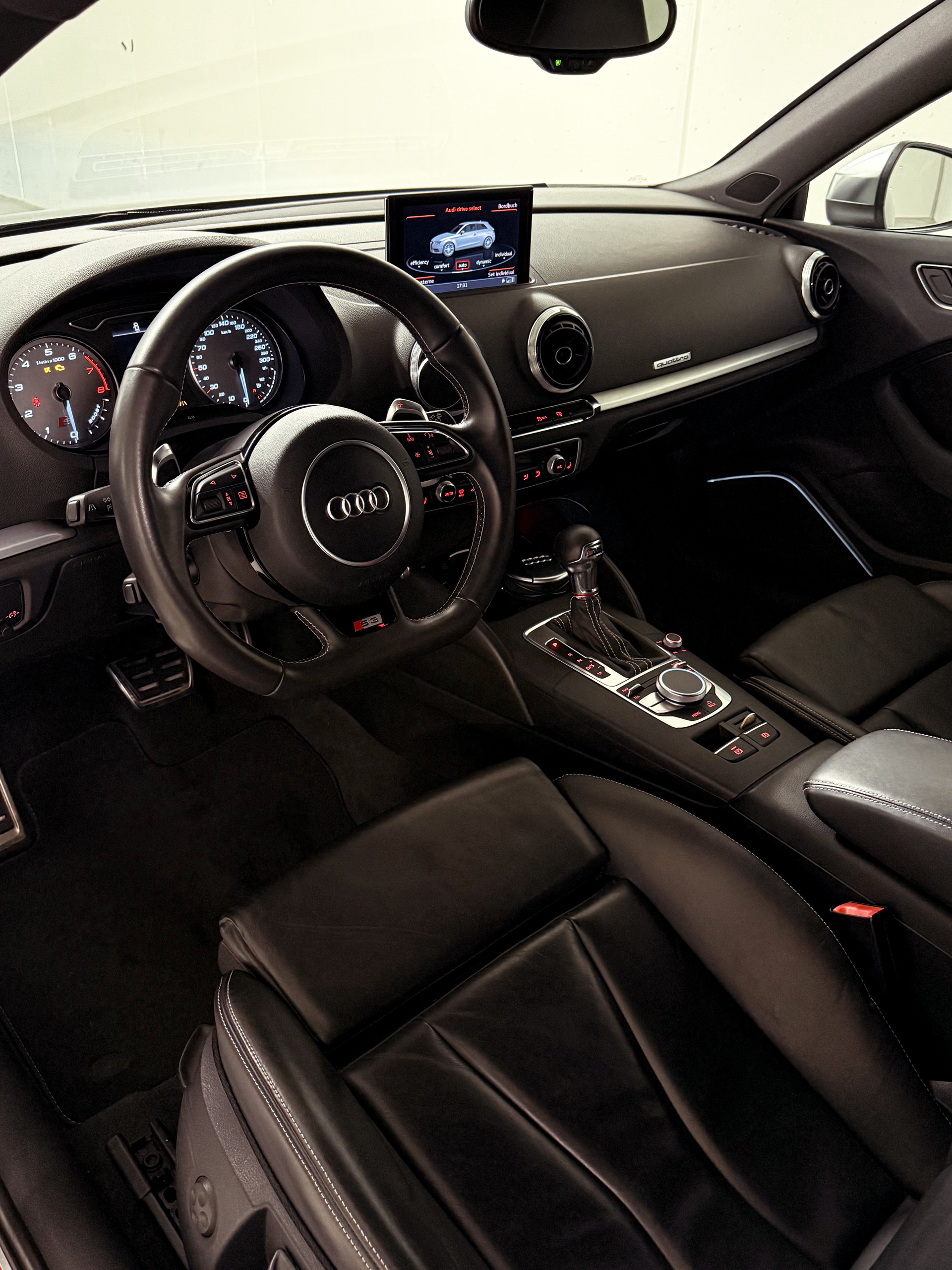 AUDI S3 2.0 TFSI quattro S-tronic-image-8
