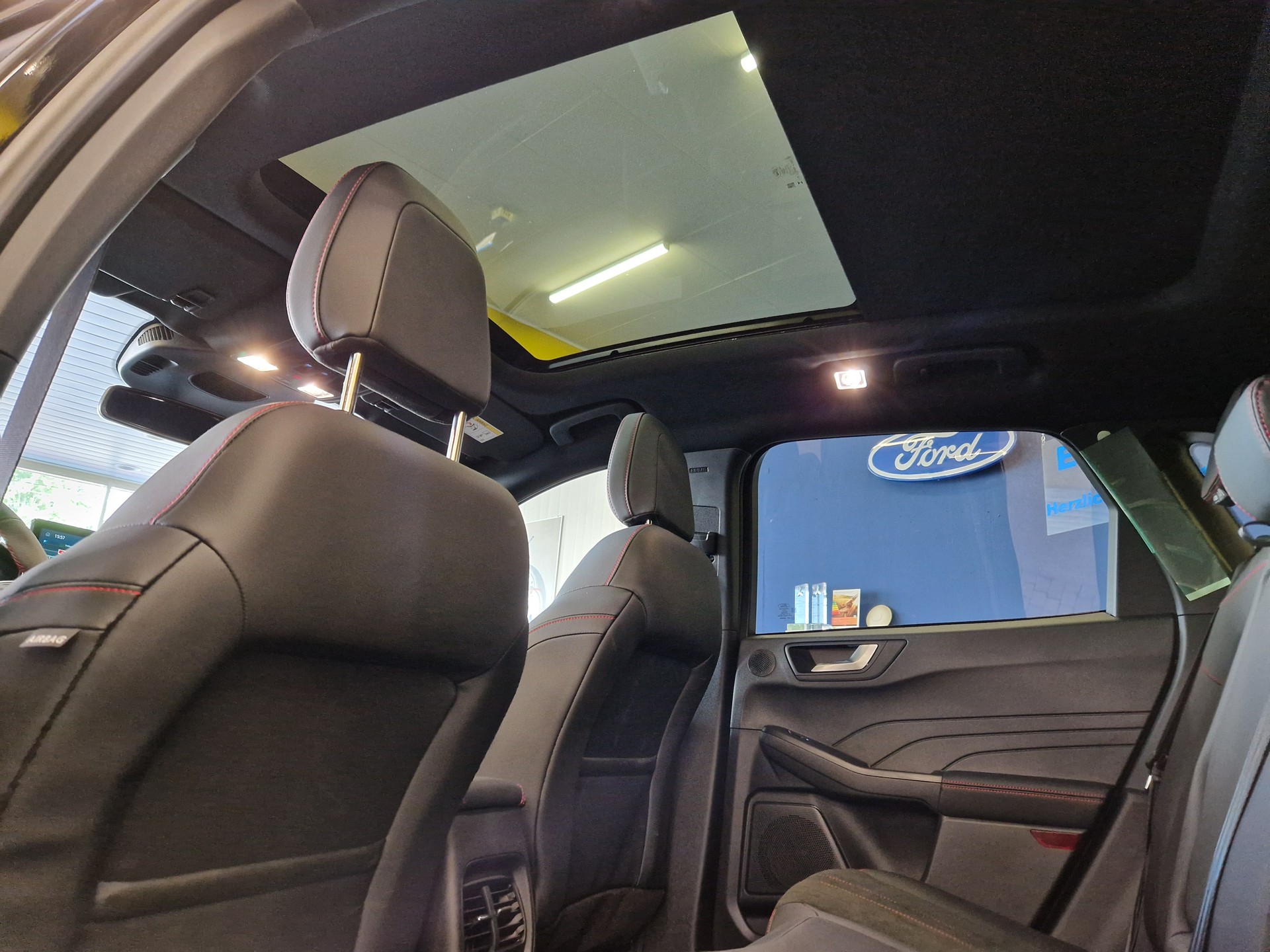 FORD Kuga 2.5 PHEV ST-Line X FWD-image-9