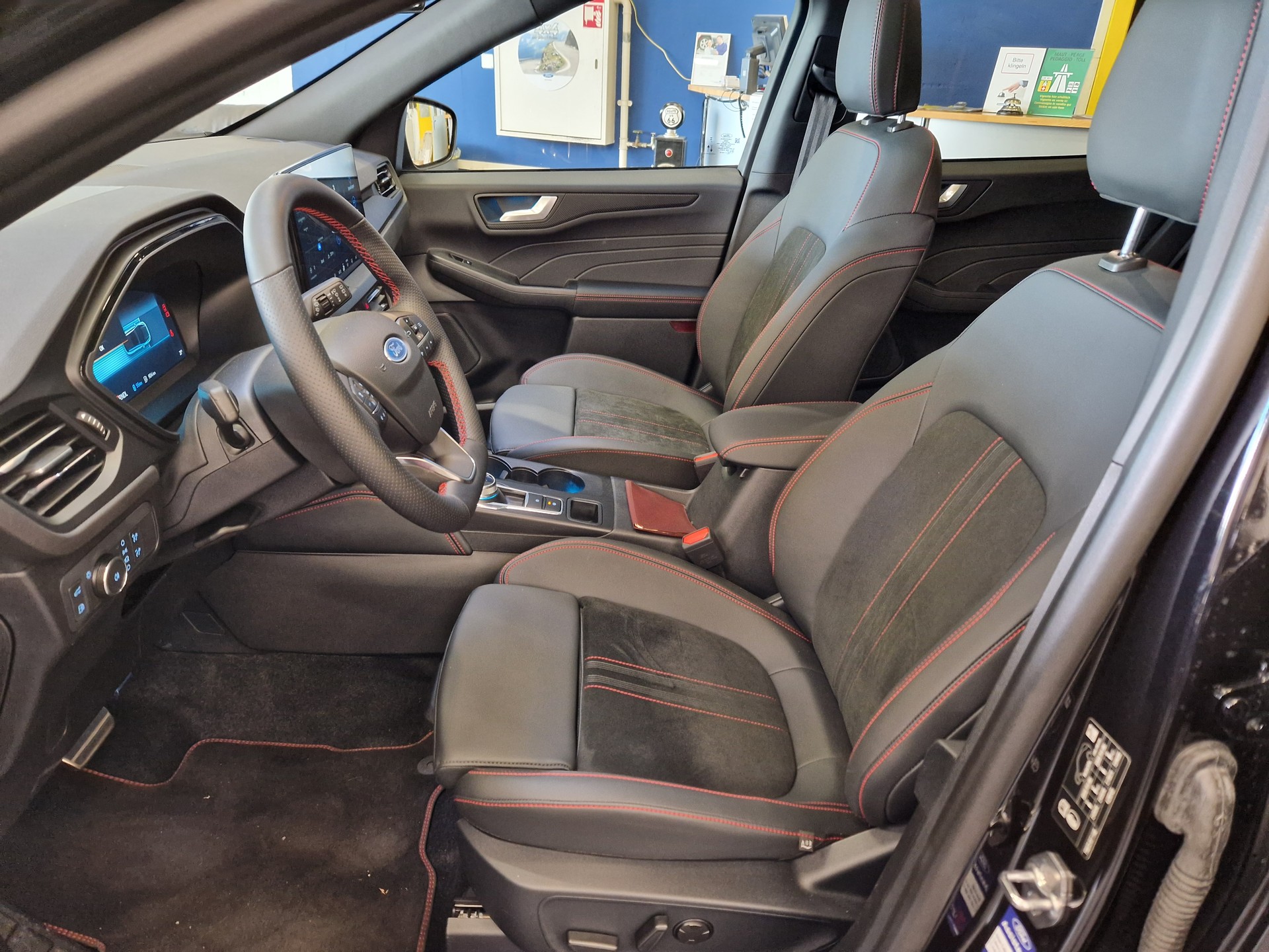 FORD Kuga 2.5 PHEV ST-Line X FWD-image-3