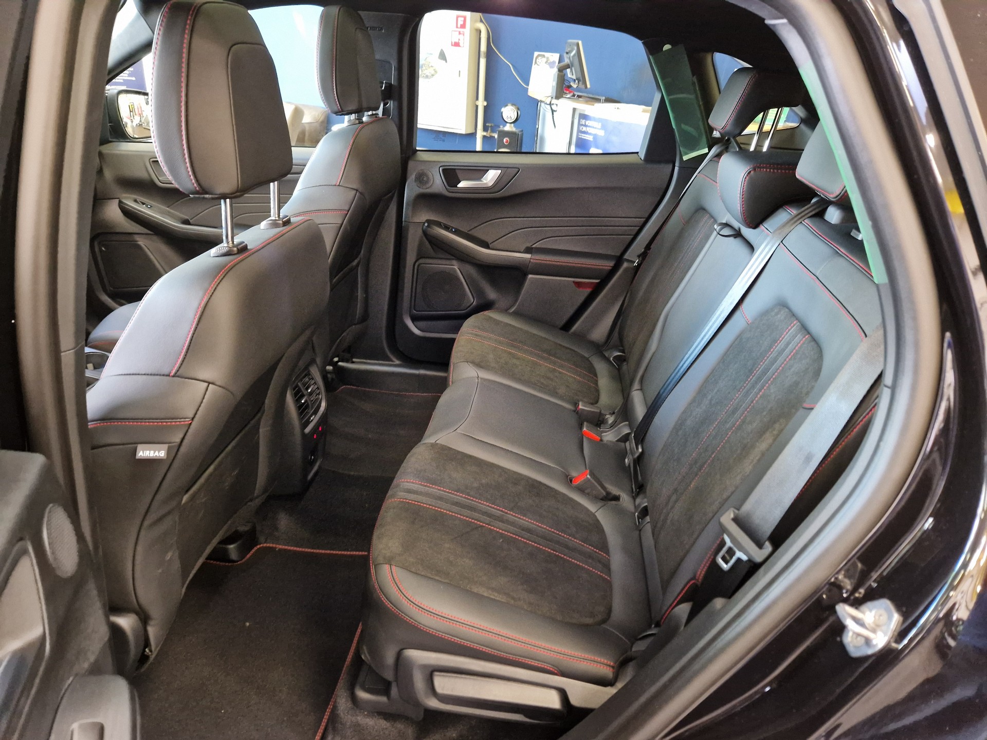 FORD Kuga 2.5 PHEV ST-Line X FWD-image-7