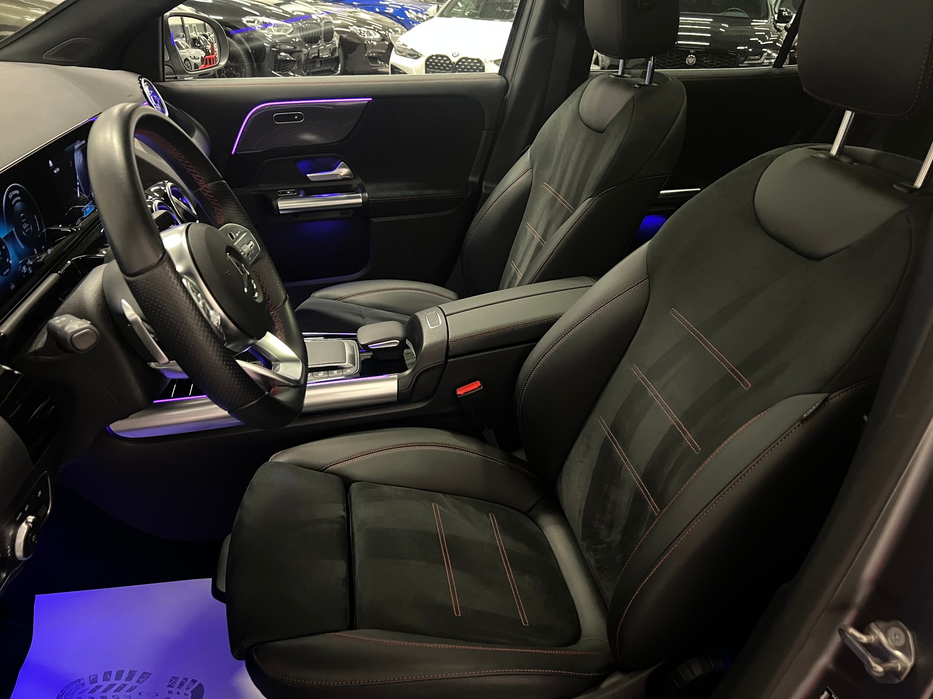 MERCEDES-BENZ GLA 200 4Matic AMG Line 8G-DCT-image-17