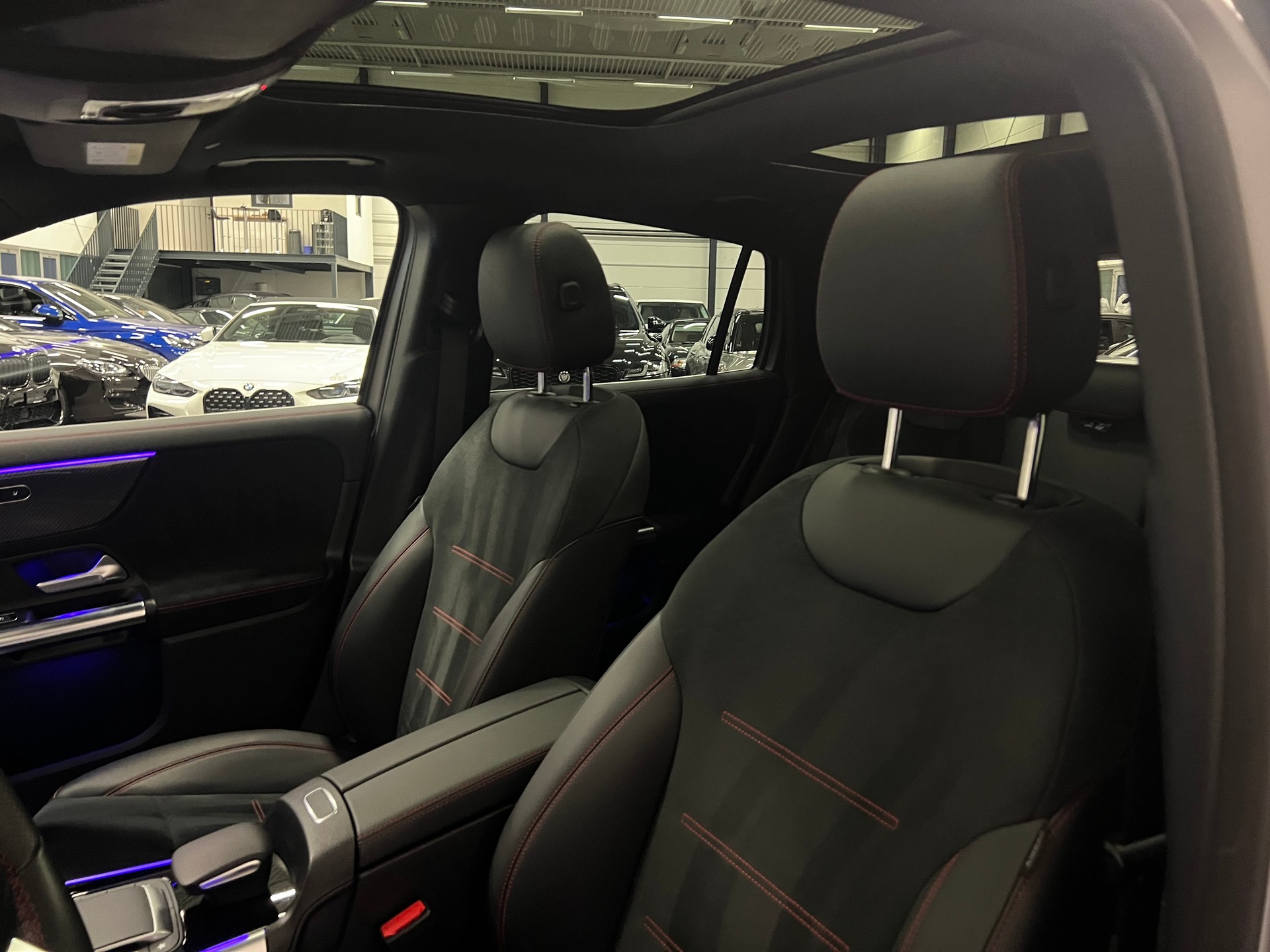 MERCEDES-BENZ GLA 200 4Matic AMG Line 8G-DCT-image-18