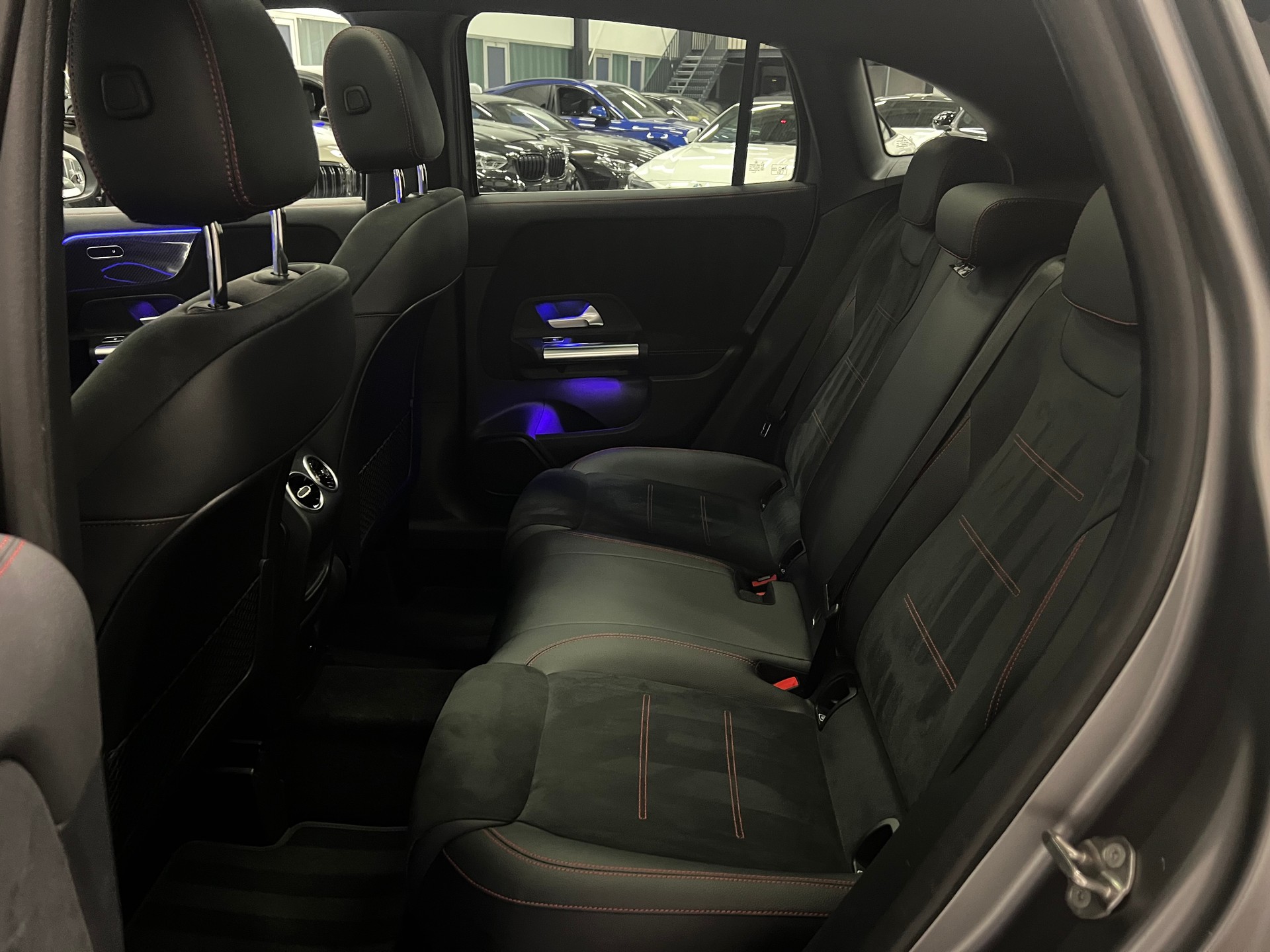 MERCEDES-BENZ GLA 200 4Matic AMG Line 8G-DCT-image-22