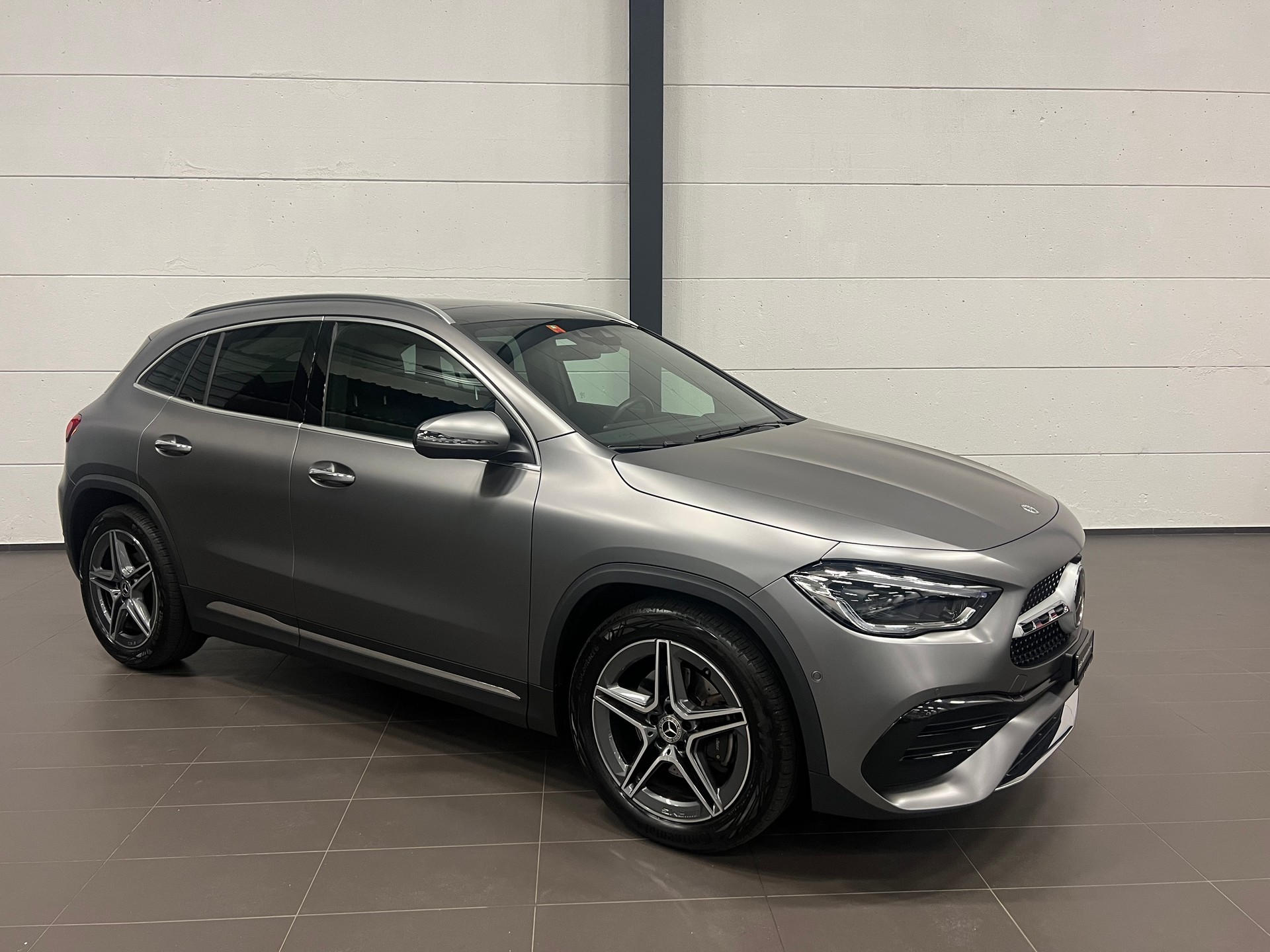 MERCEDES-BENZ GLA 200 4Matic AMG Line 8G-DCT-image-3