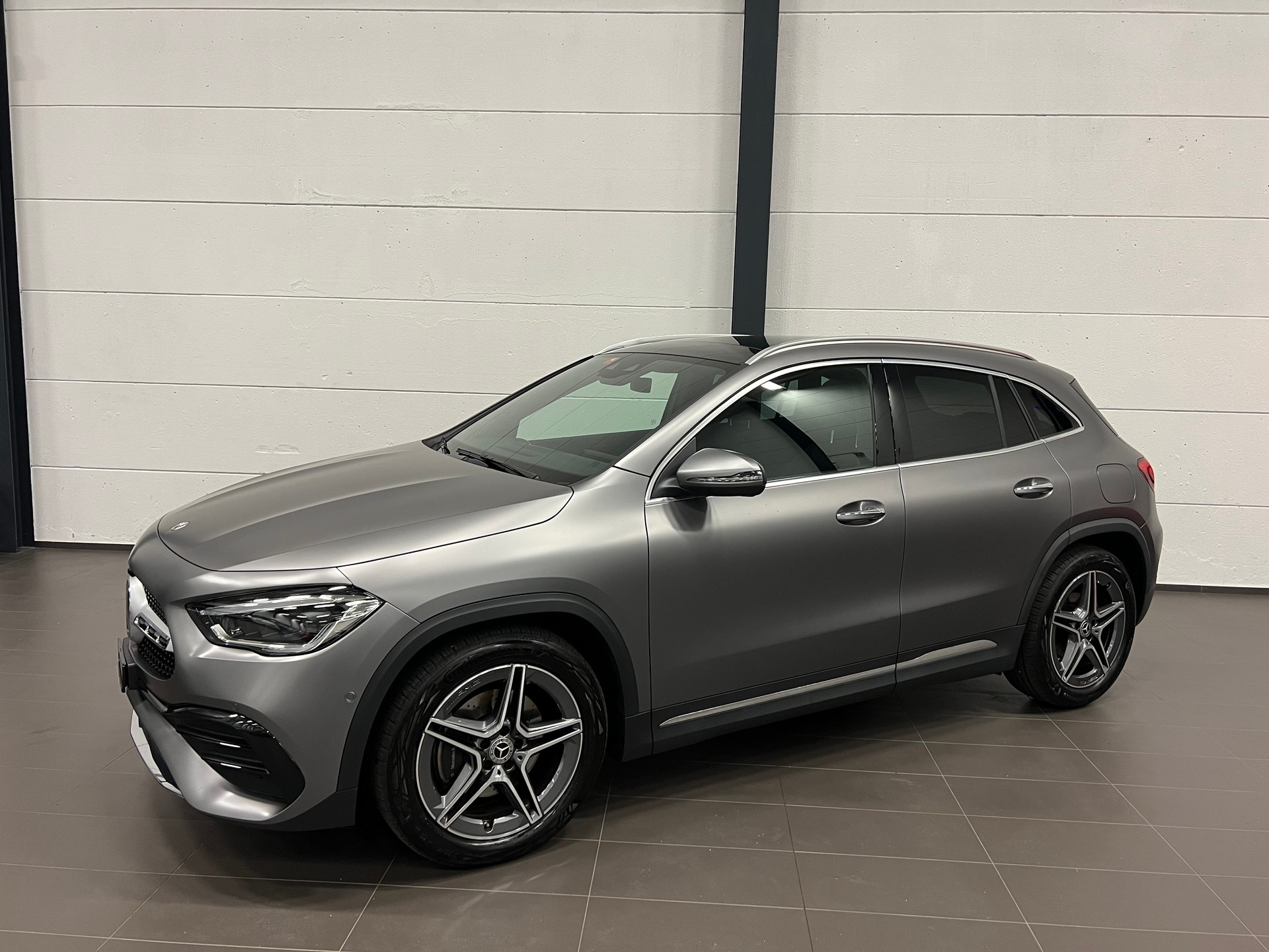 MERCEDES-BENZ GLA 200 4Matic AMG Line 8G-DCT-image-2