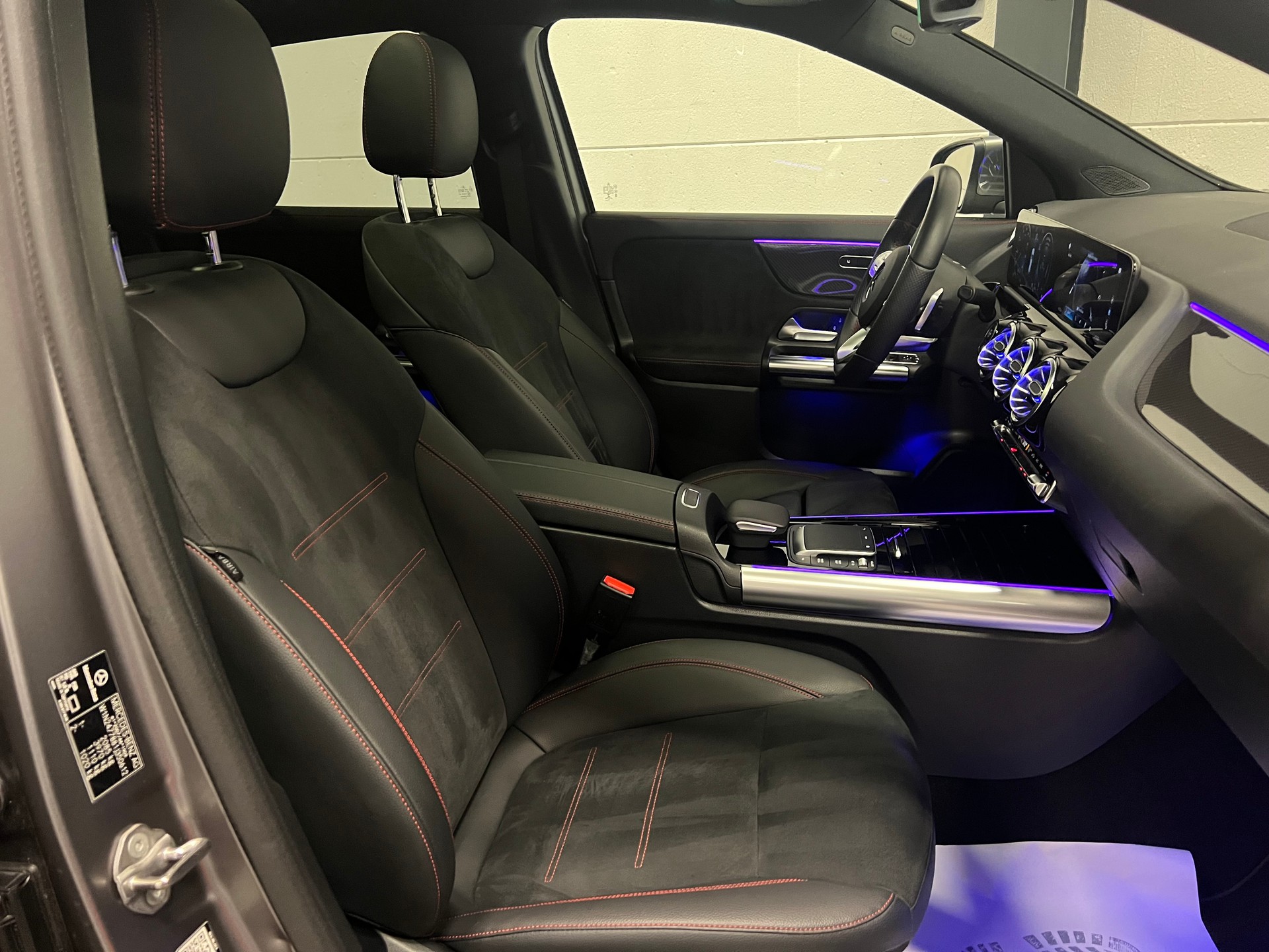 MERCEDES-BENZ GLA 200 4Matic AMG Line 8G-DCT-image-21