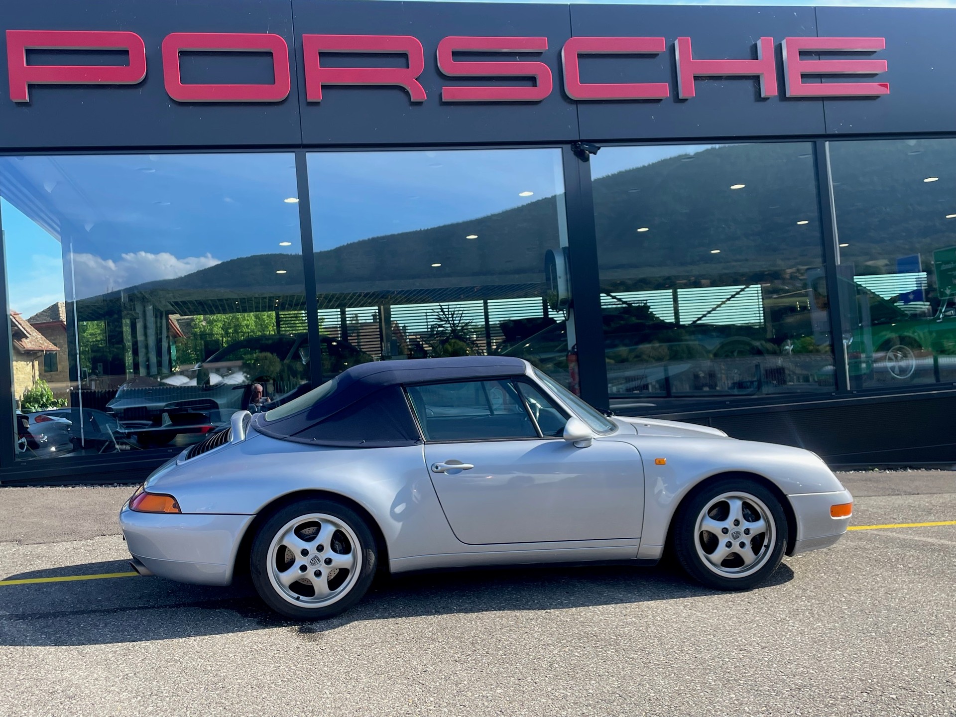 PORSCHE 911 Carrera Cabrio-image-0