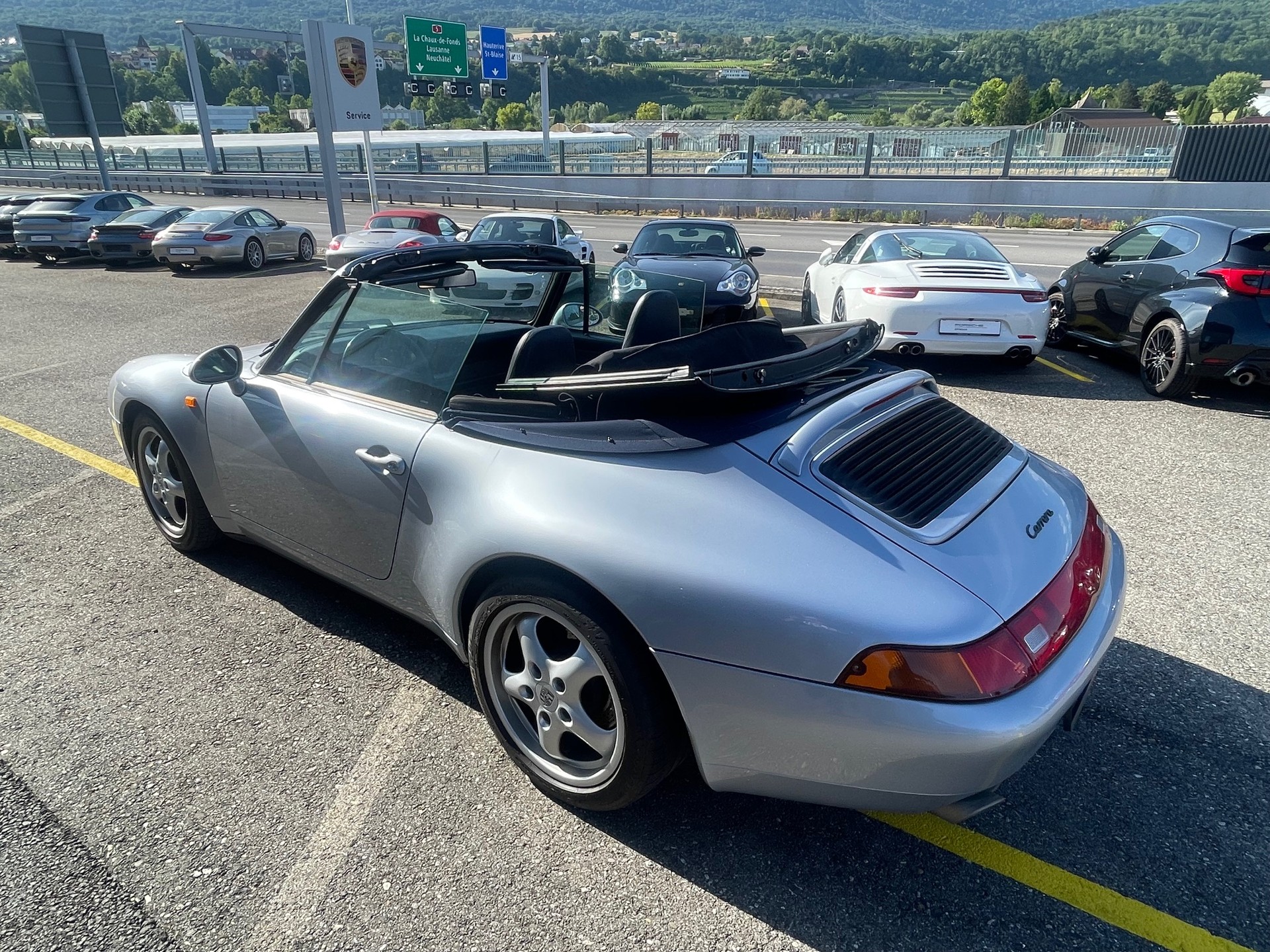 PORSCHE 911 Carrera Cabrio-image-3