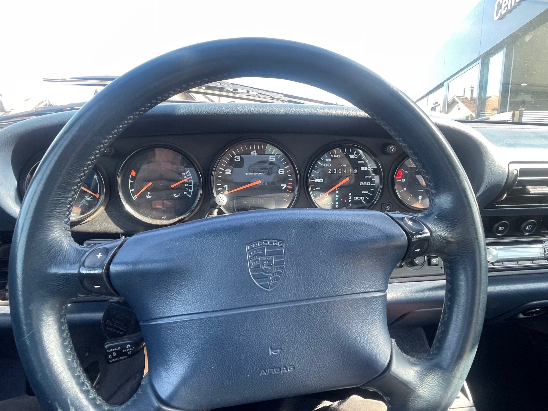 PORSCHE 911 Carrera Cabrio-image-7