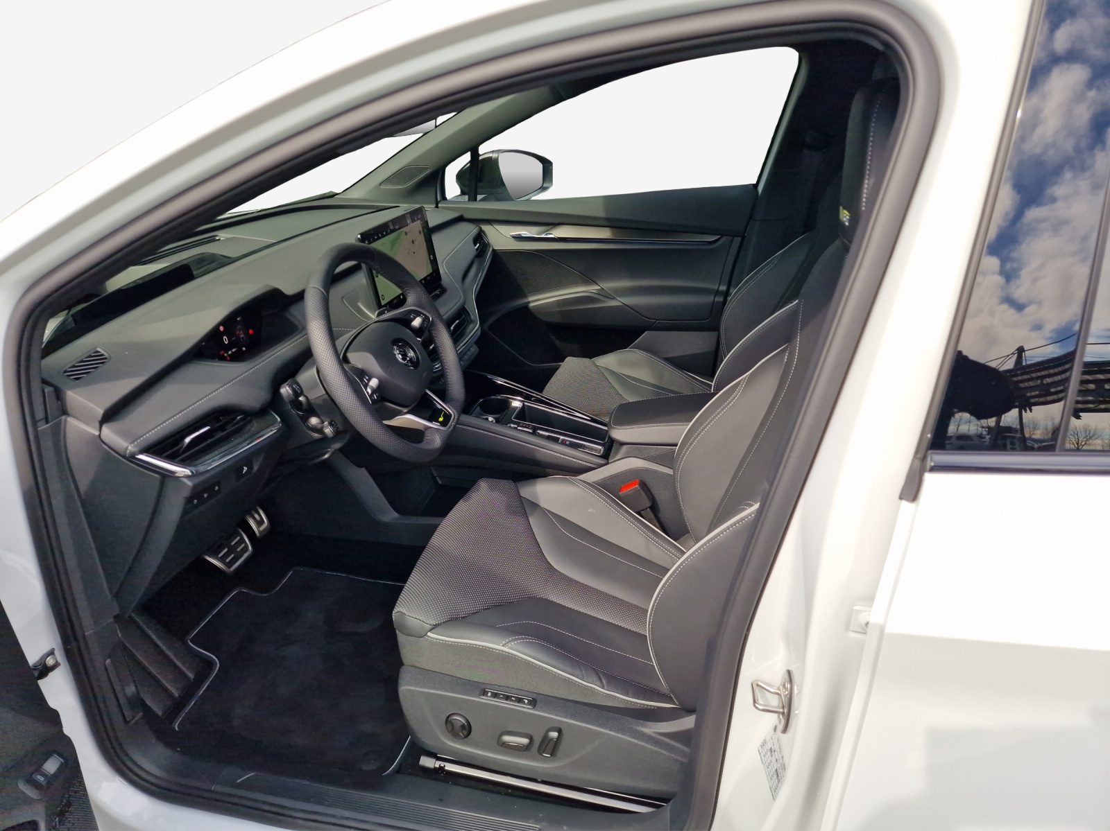 SKODA Enyaq RS 4x4-image-8