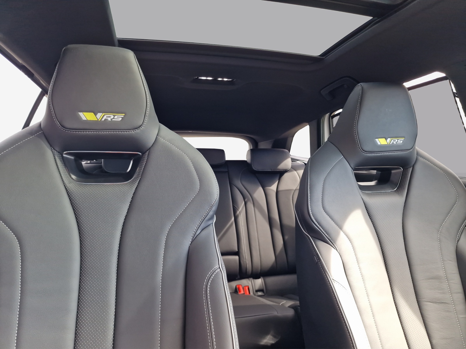 SKODA Enyaq RS 4x4-image-15