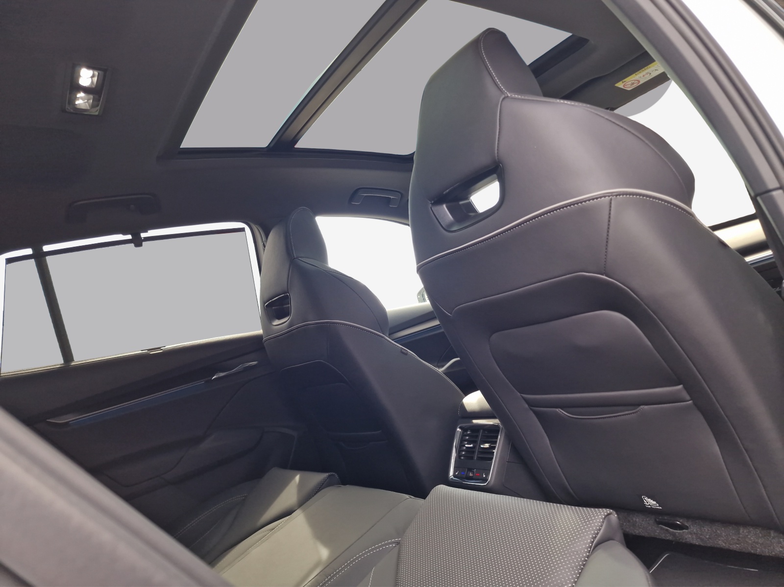 SKODA Enyaq RS 4x4-image-14