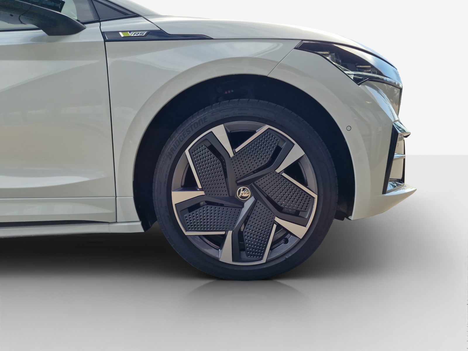 SKODA Enyaq RS 4x4-image-16