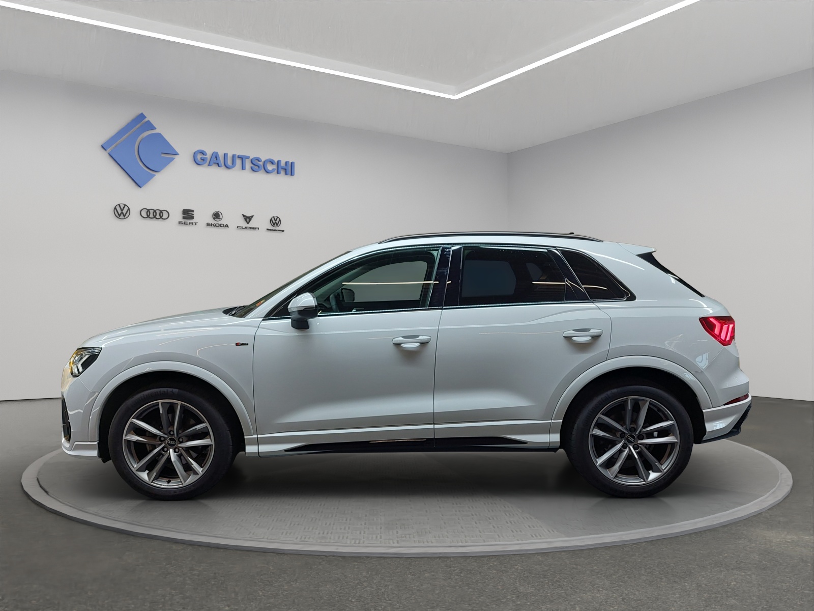 AUDI Q3 35 TDI S line quattro S-tronic-image-1
