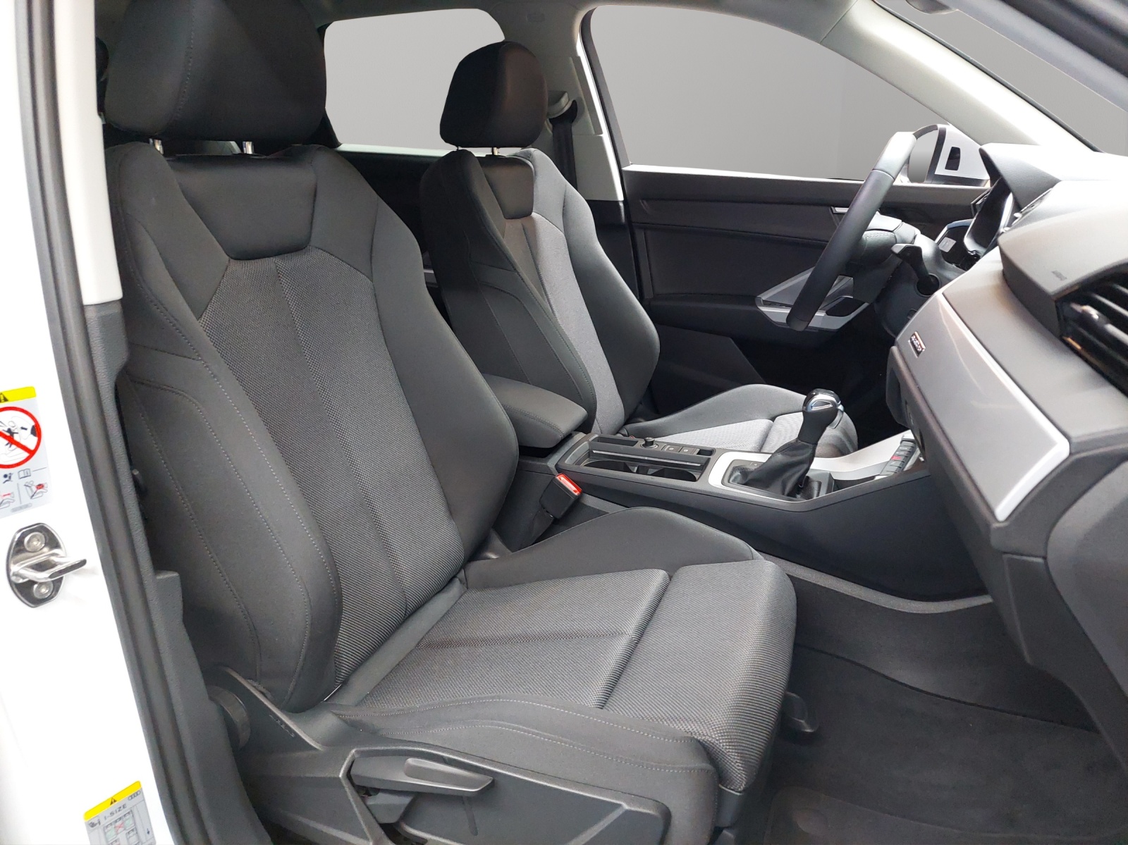 AUDI Q3 35 TDI S line quattro S-tronic-image-8