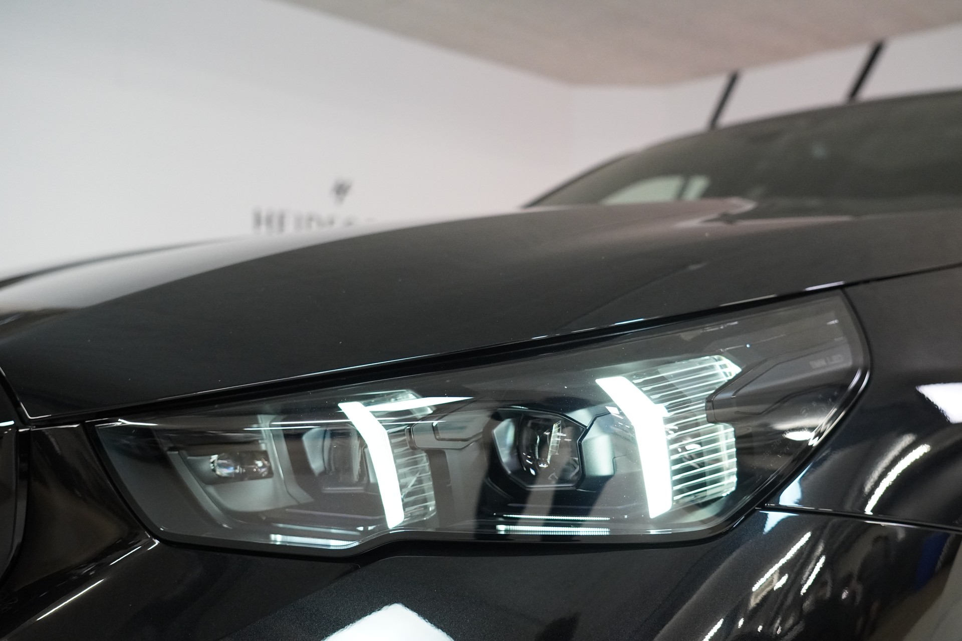 BMW 550e xDrive Touring M Sport Pro Steptronic-image-8