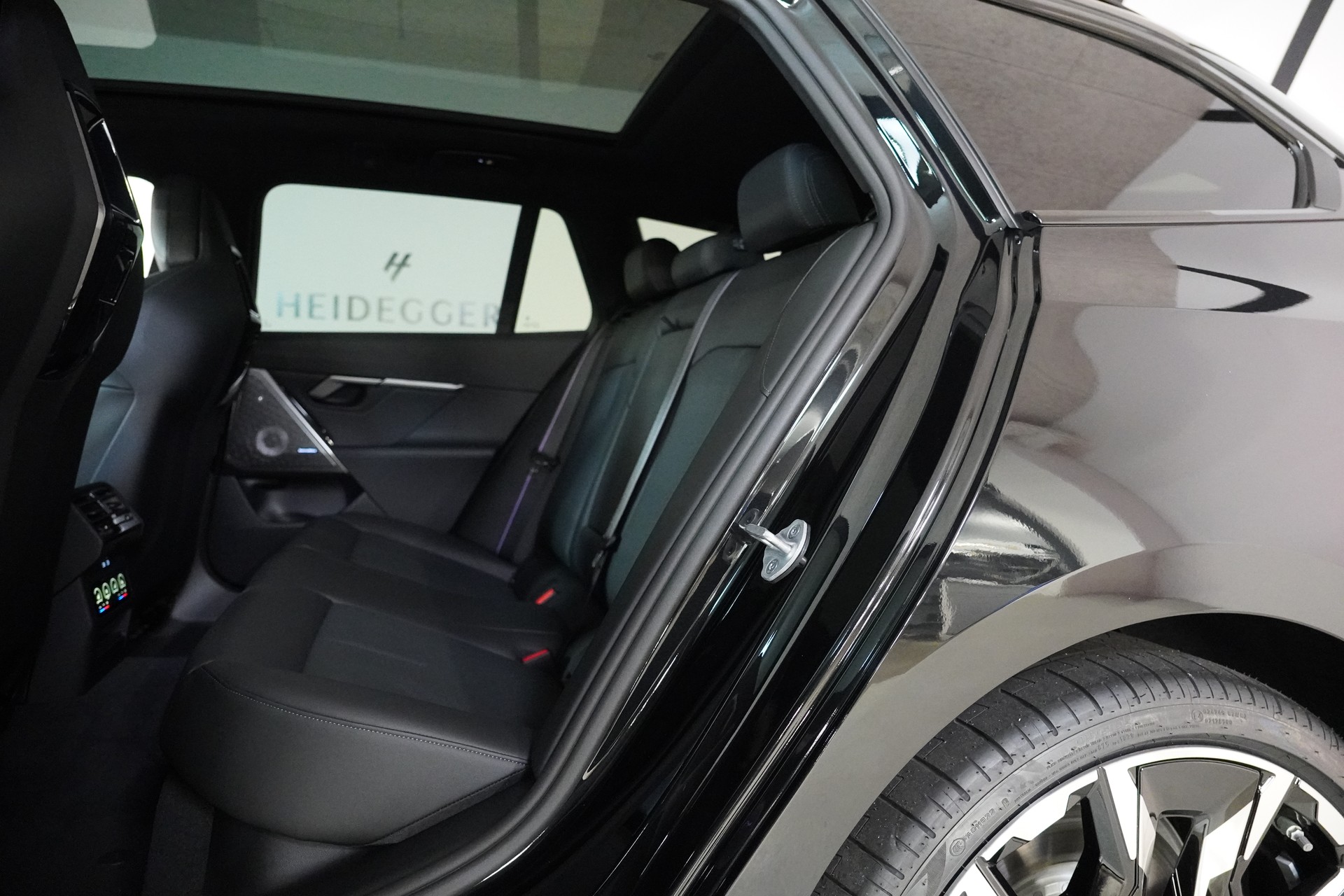 BMW 550e xDrive Touring M Sport Pro Steptronic-image-12