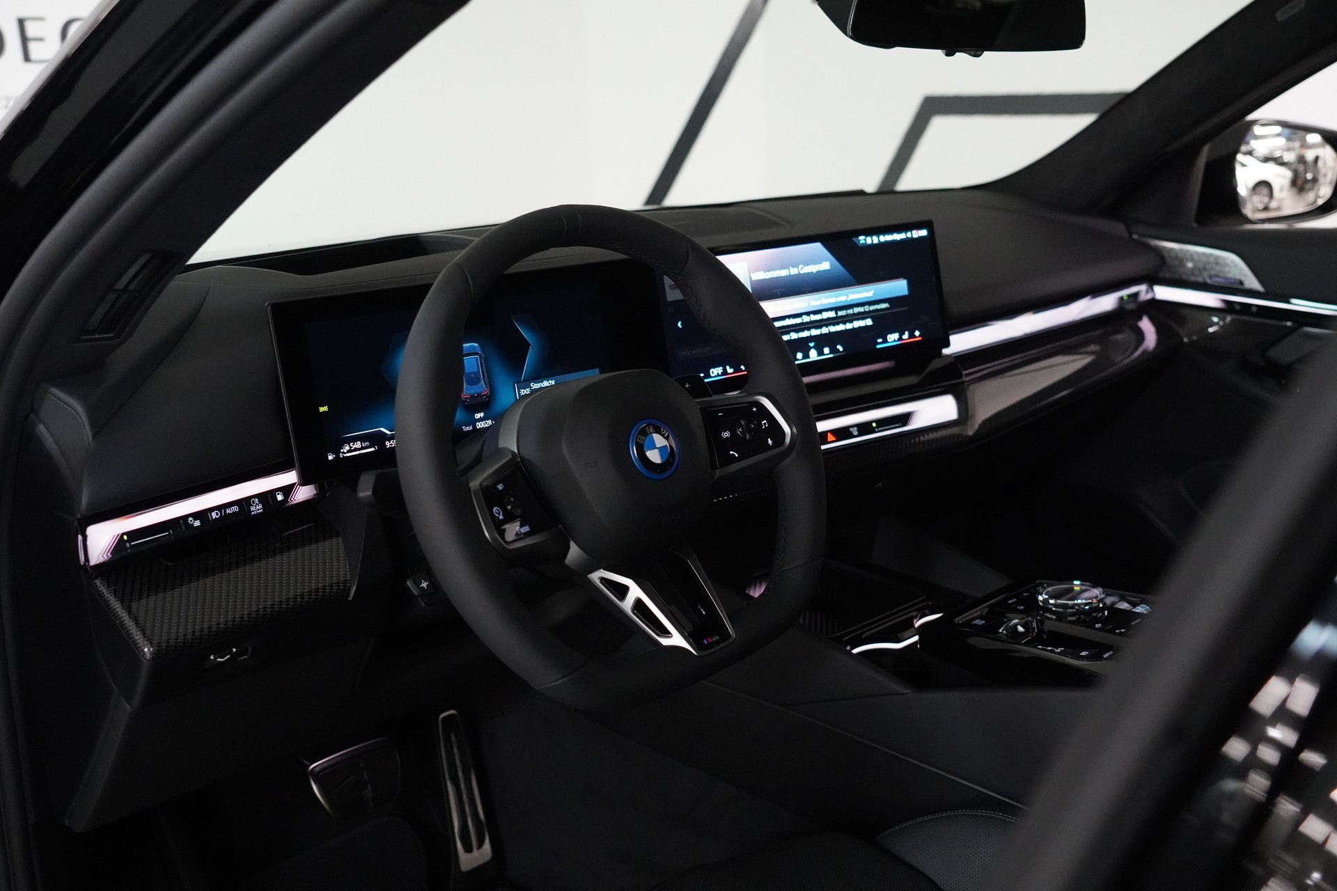 BMW 550e xDrive Touring M Sport Pro Steptronic-image-23