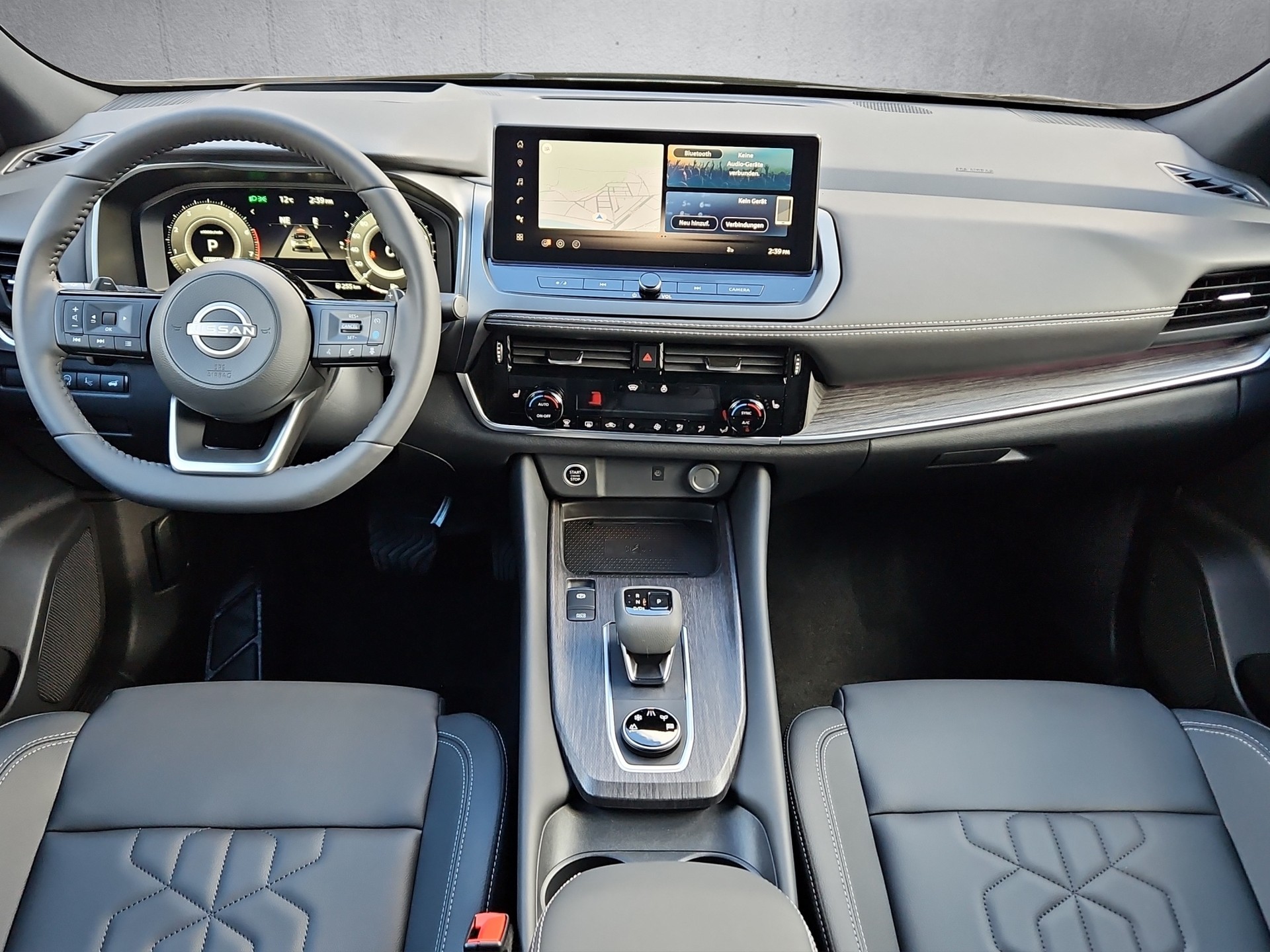 NISSAN Qashqai 1.3 MHEV Tekna 4x4 - Black Design-image-11