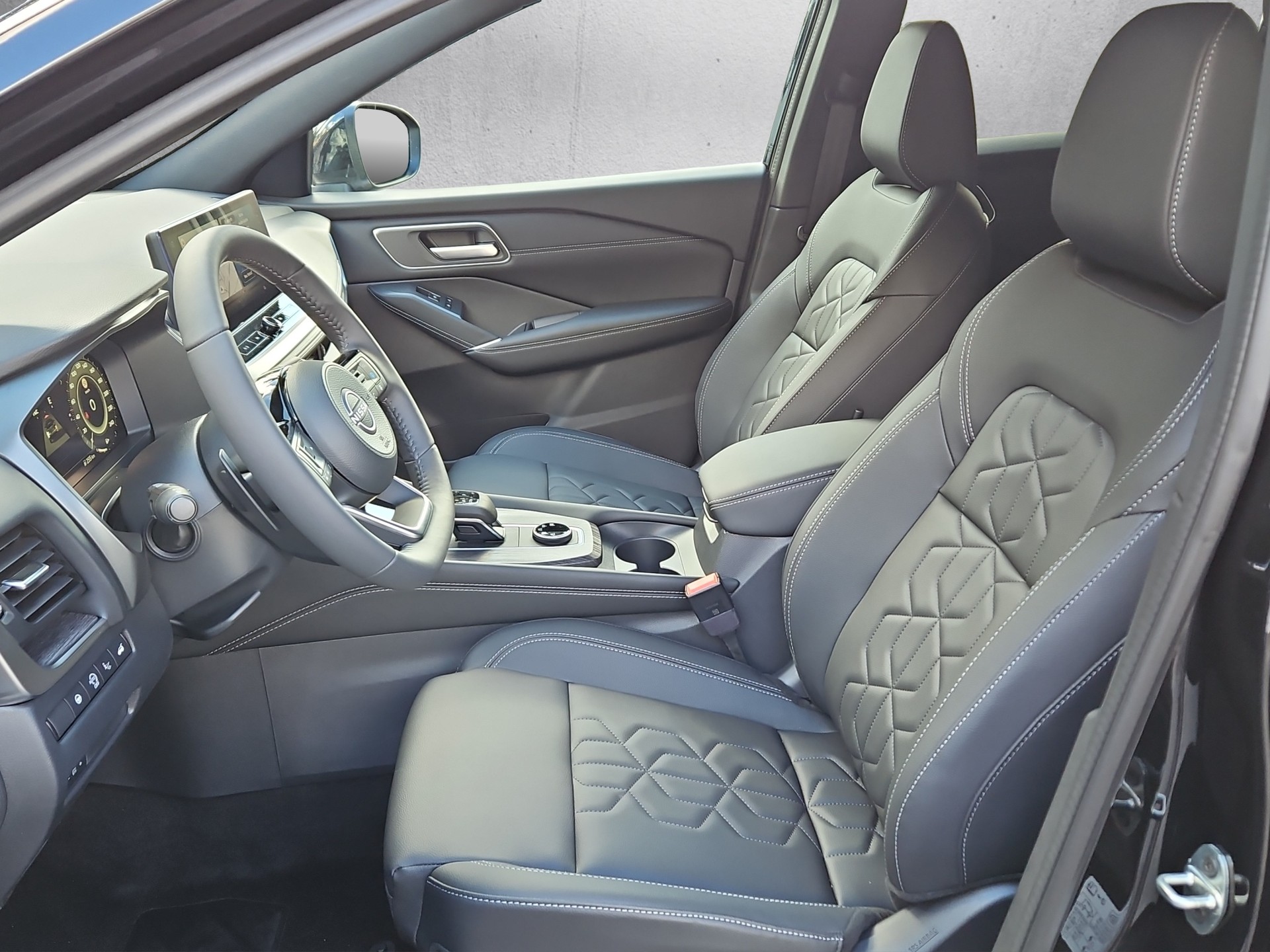 NISSAN Qashqai 1.3 MHEV Tekna 4x4 - Black Design-image-8