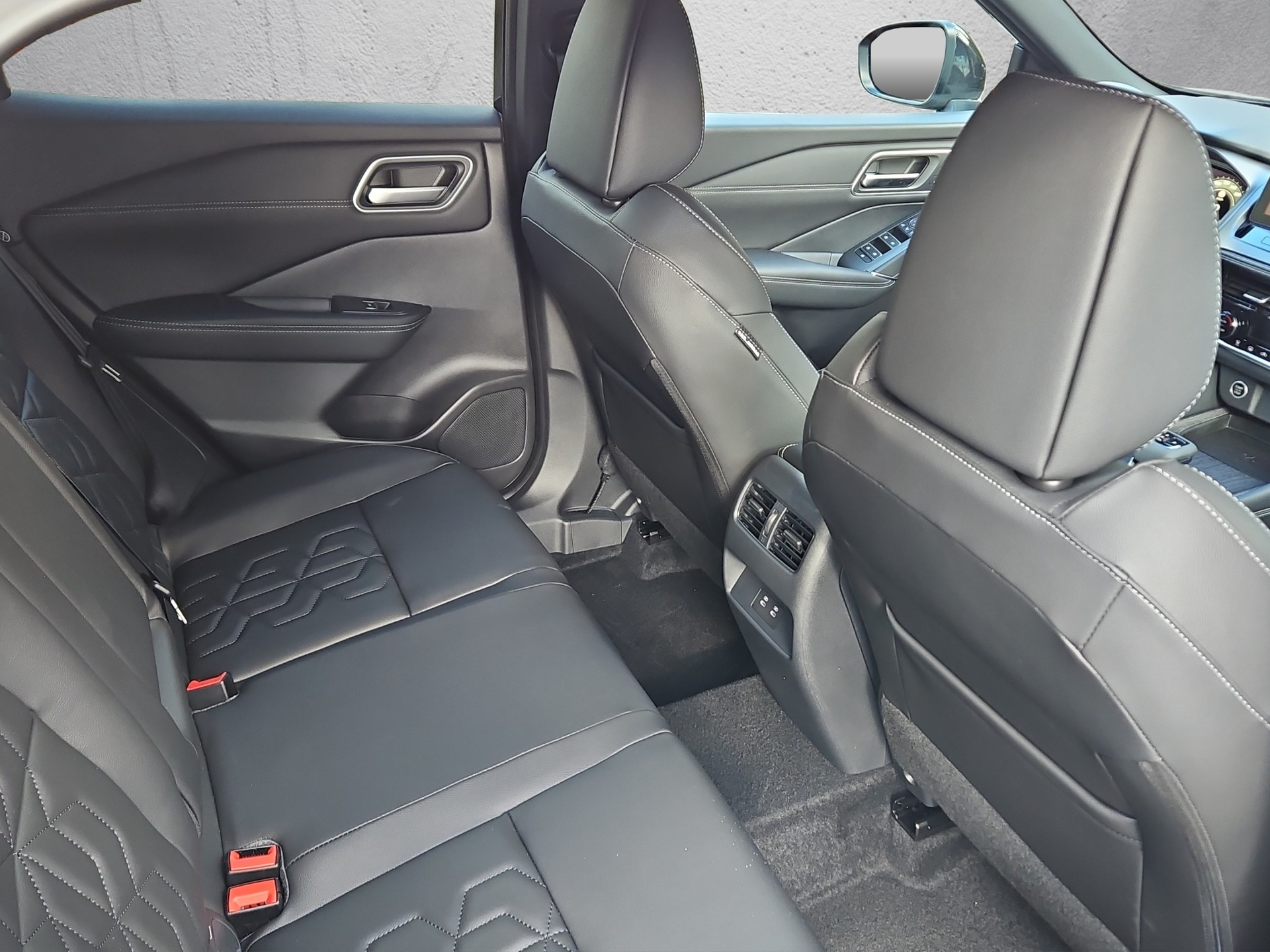 NISSAN Qashqai 1.3 MHEV Tekna 4x4 - Black Design-image-23