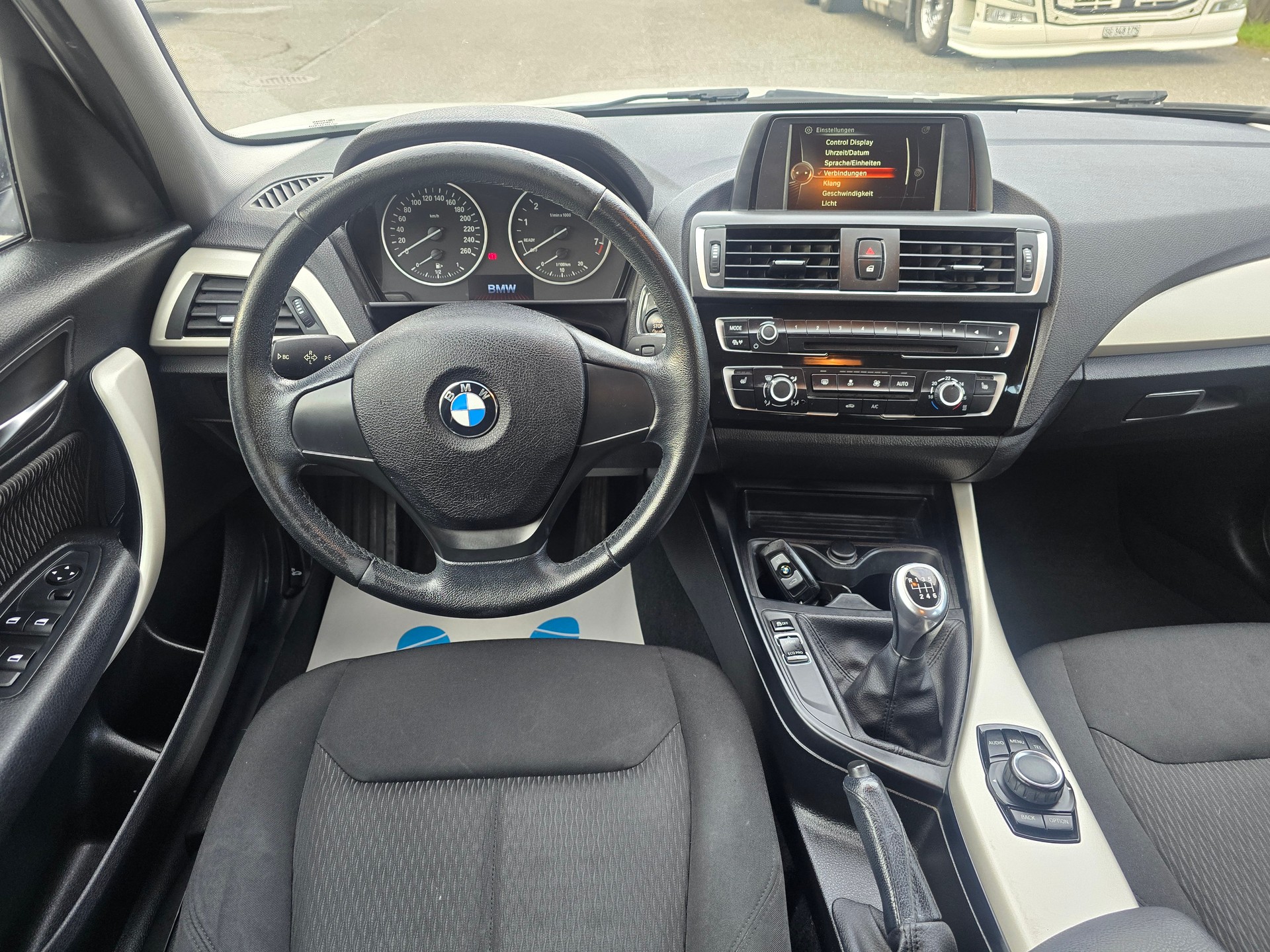 BMW 118i-image-15
