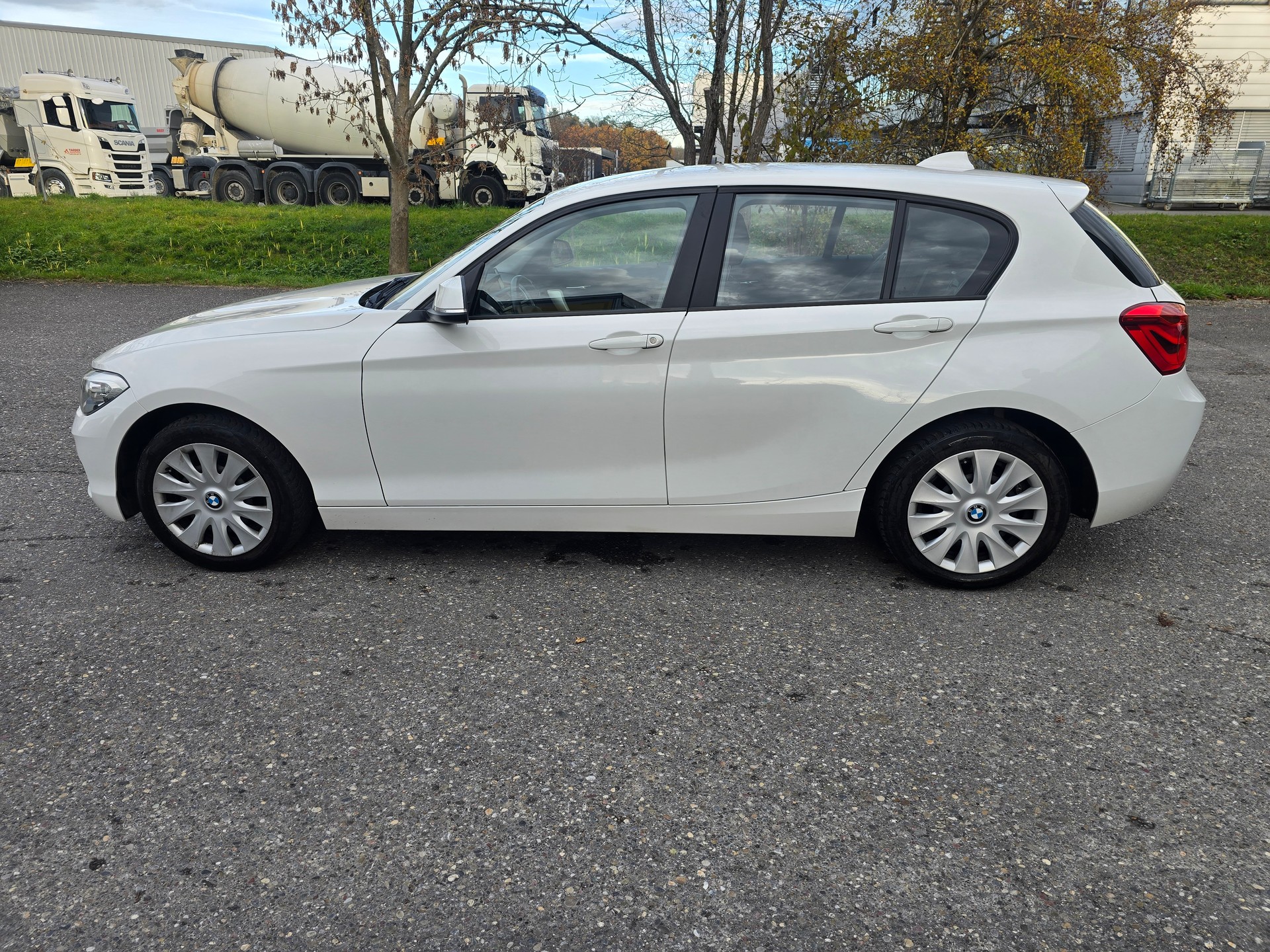 BMW 118i-image-7