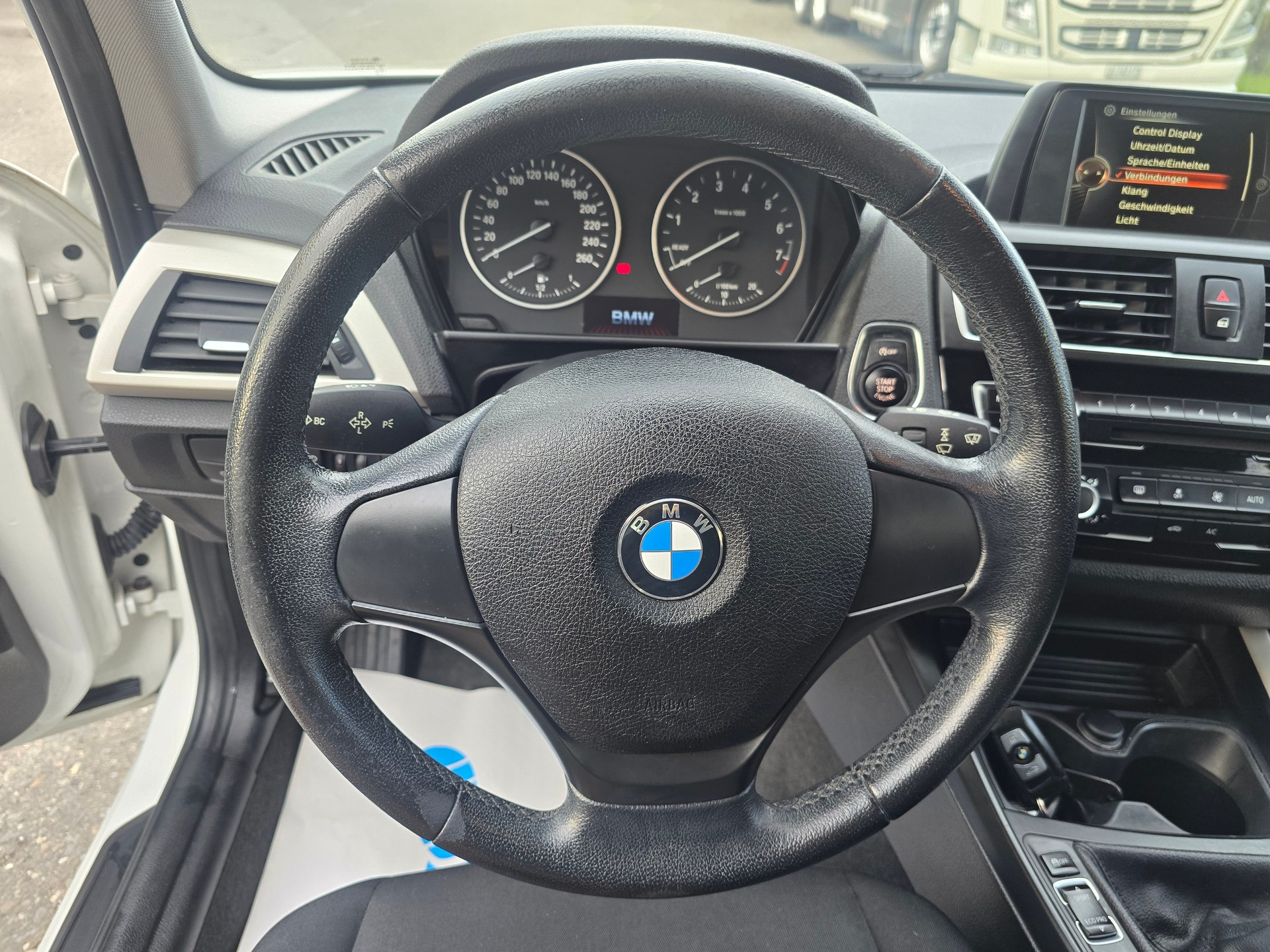 BMW 118i-image-18
