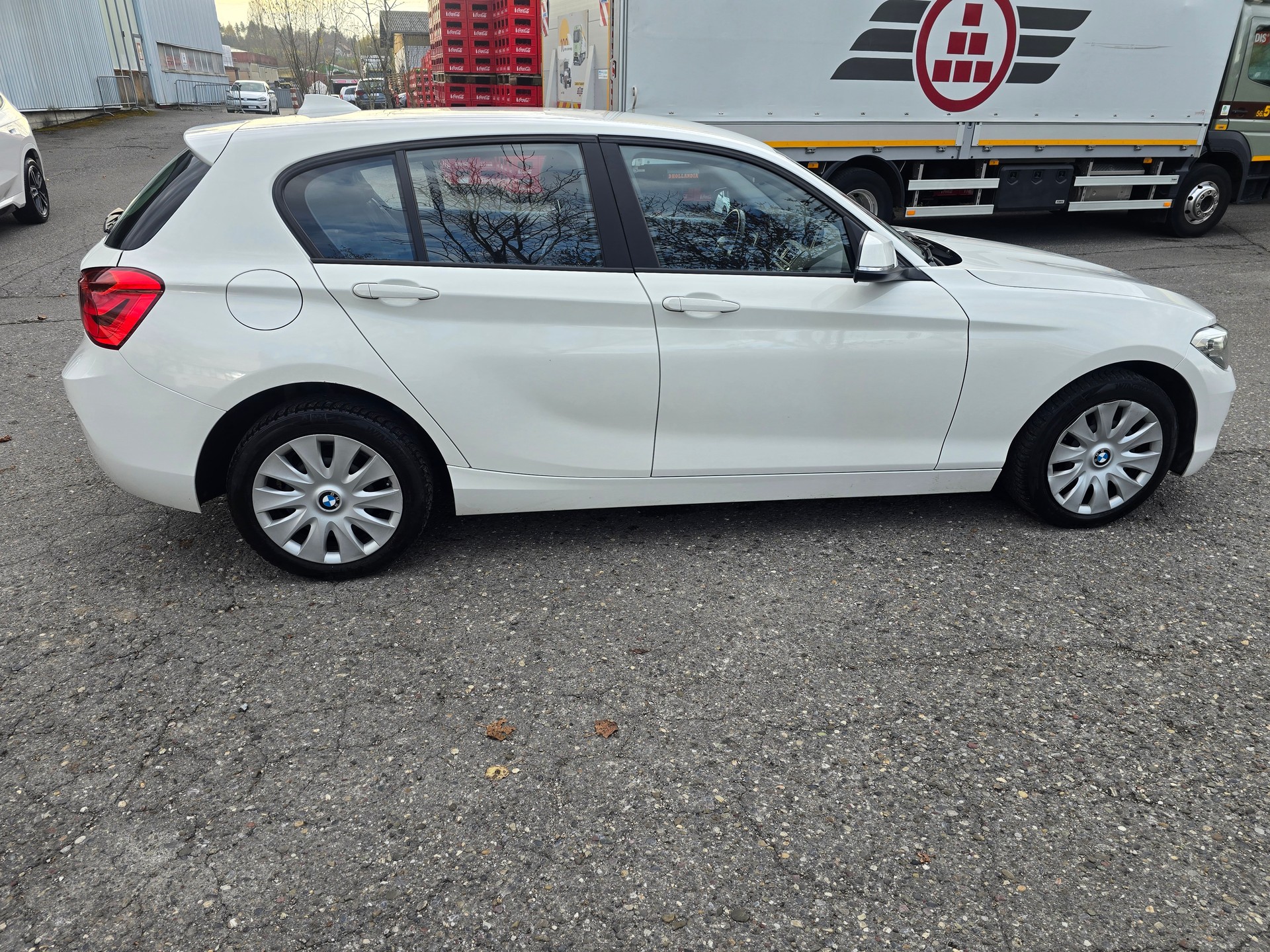 BMW 118i-image-8