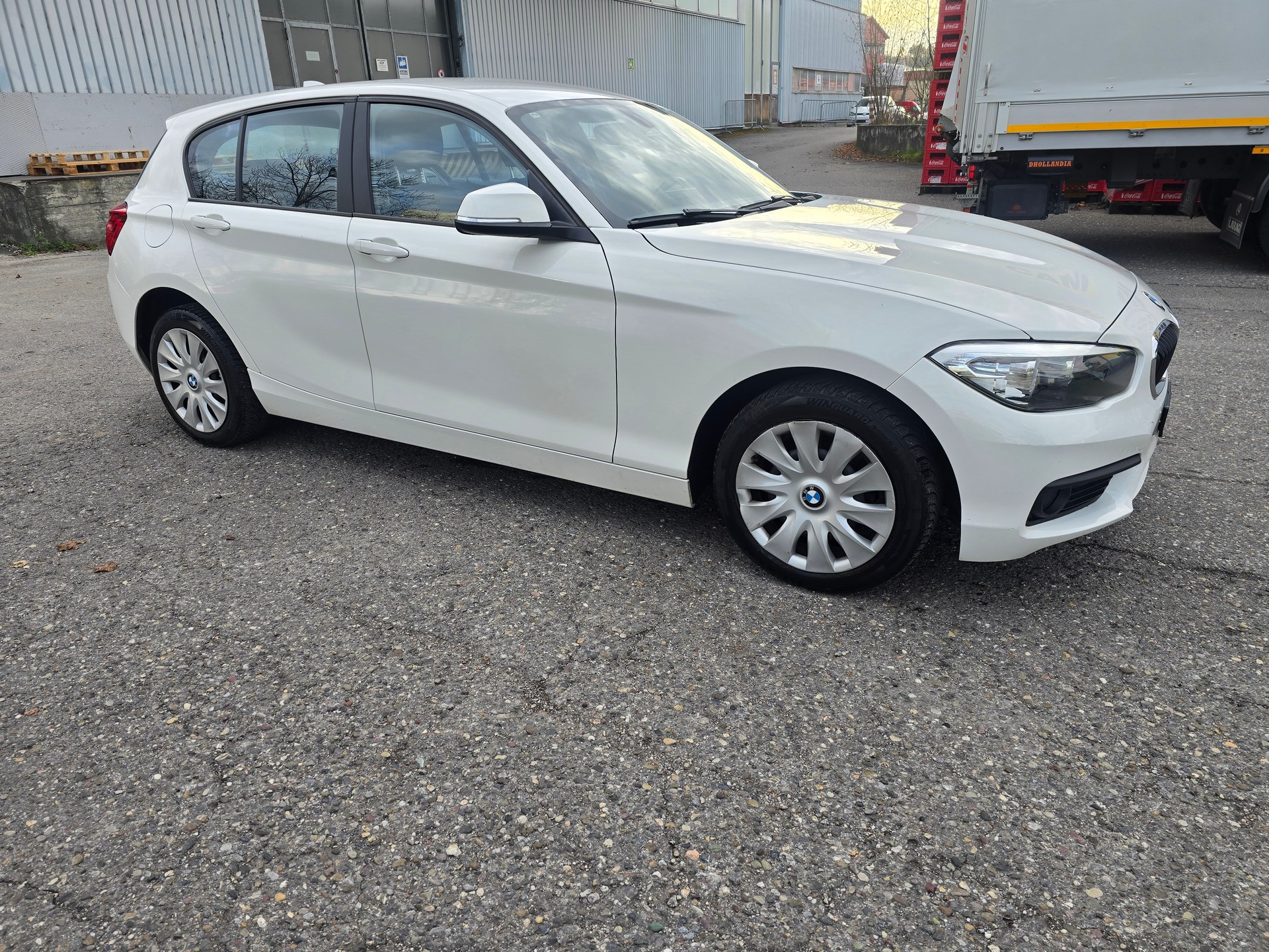 BMW 118i-image-2