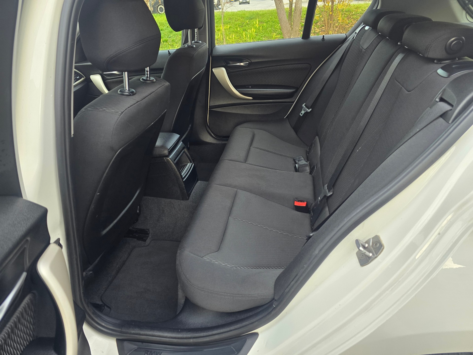 BMW 118i-image-14