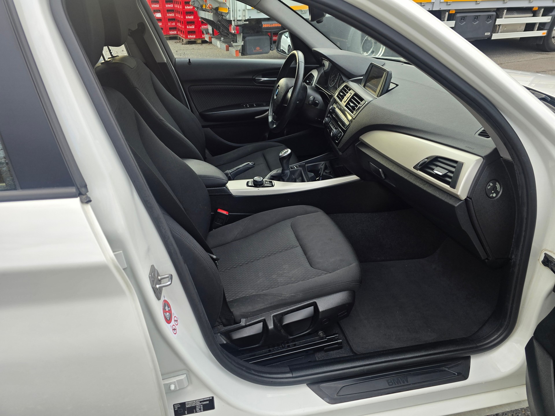 BMW 118i-image-9