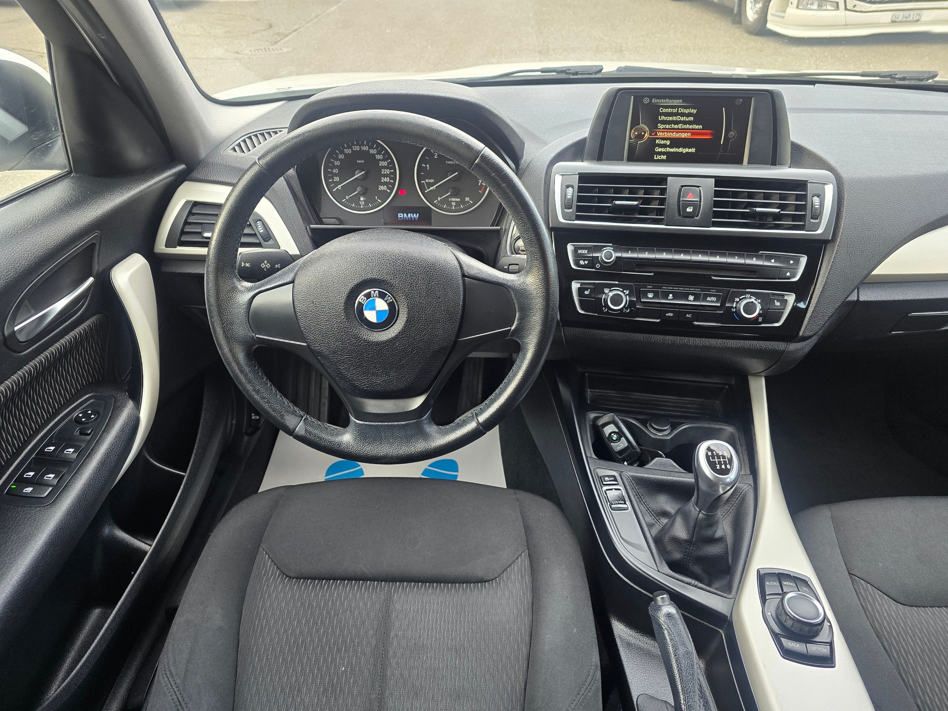 BMW 118i-image-16