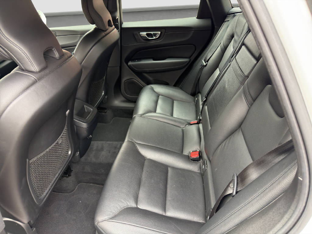 VOLVO XC60 2.0 D4 Inscription AWD-image-12