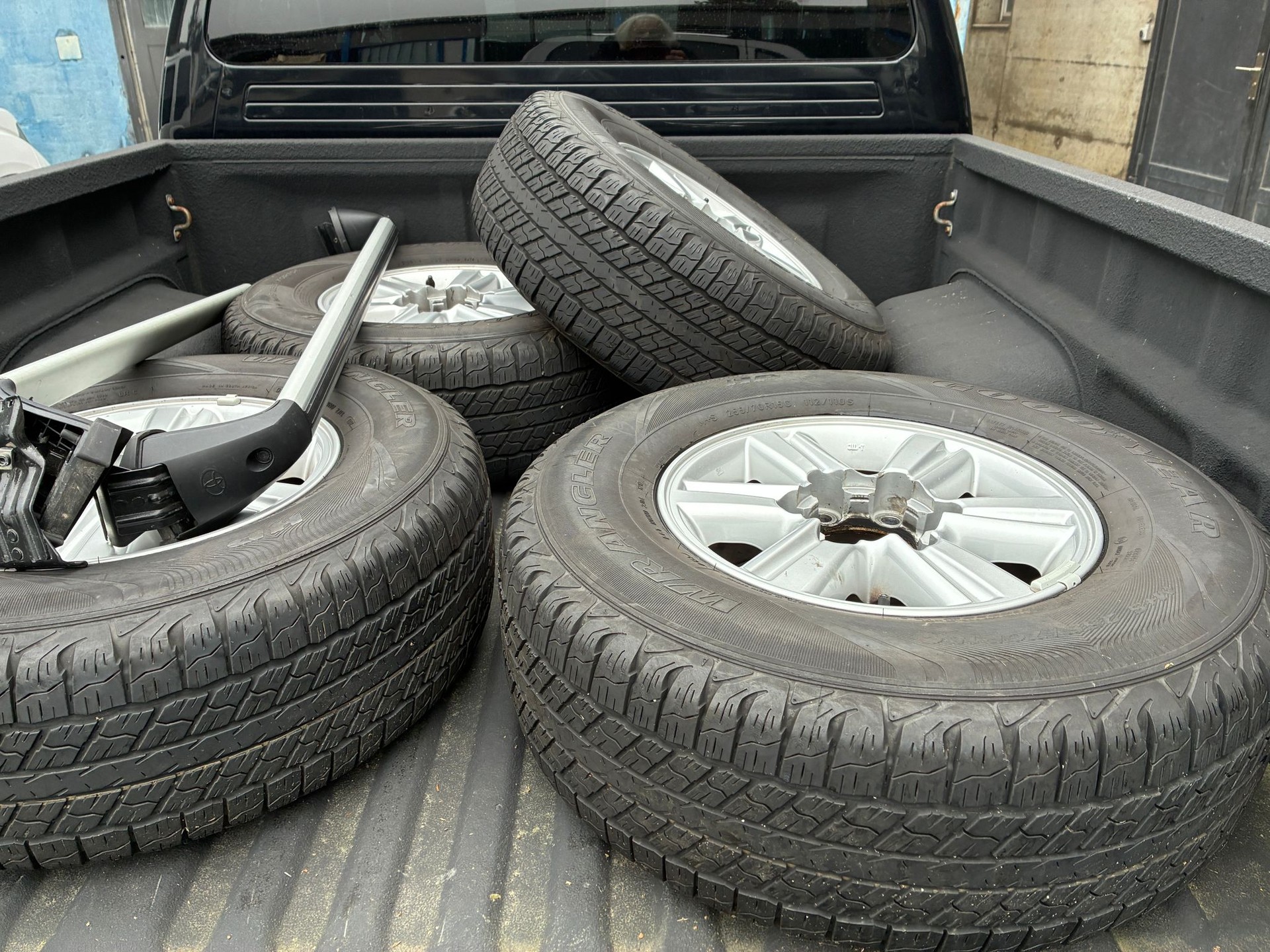 TOYOTA Hilux 3.0 DoubleCab LineaSol-image-6