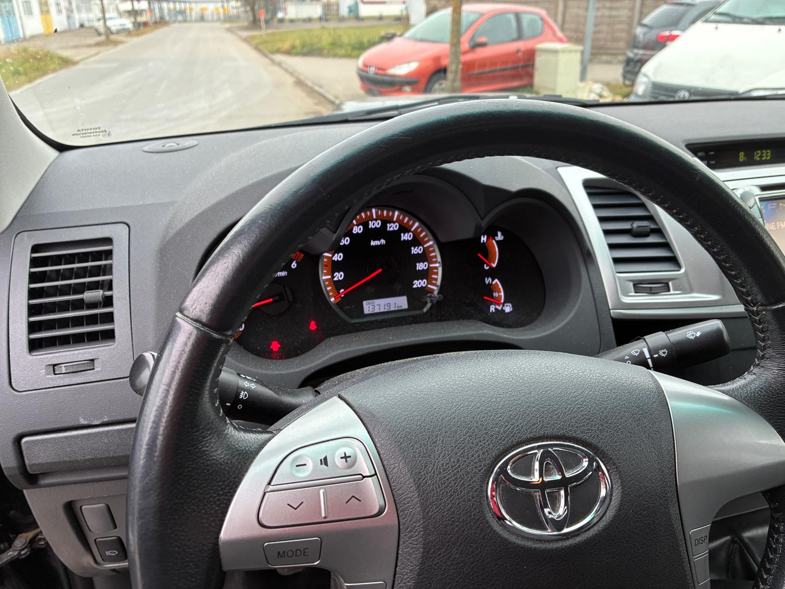 TOYOTA Hilux 3.0 DoubleCab LineaSol-image-2