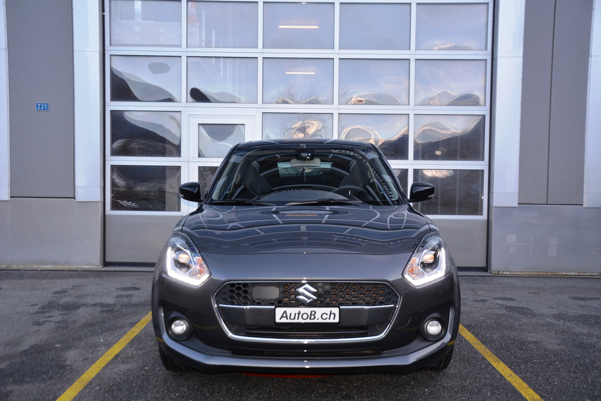 SUZUKI Swift 1.2i 16V SHVS Piz Sulai Top Hybrid Allgri4x4-image-2