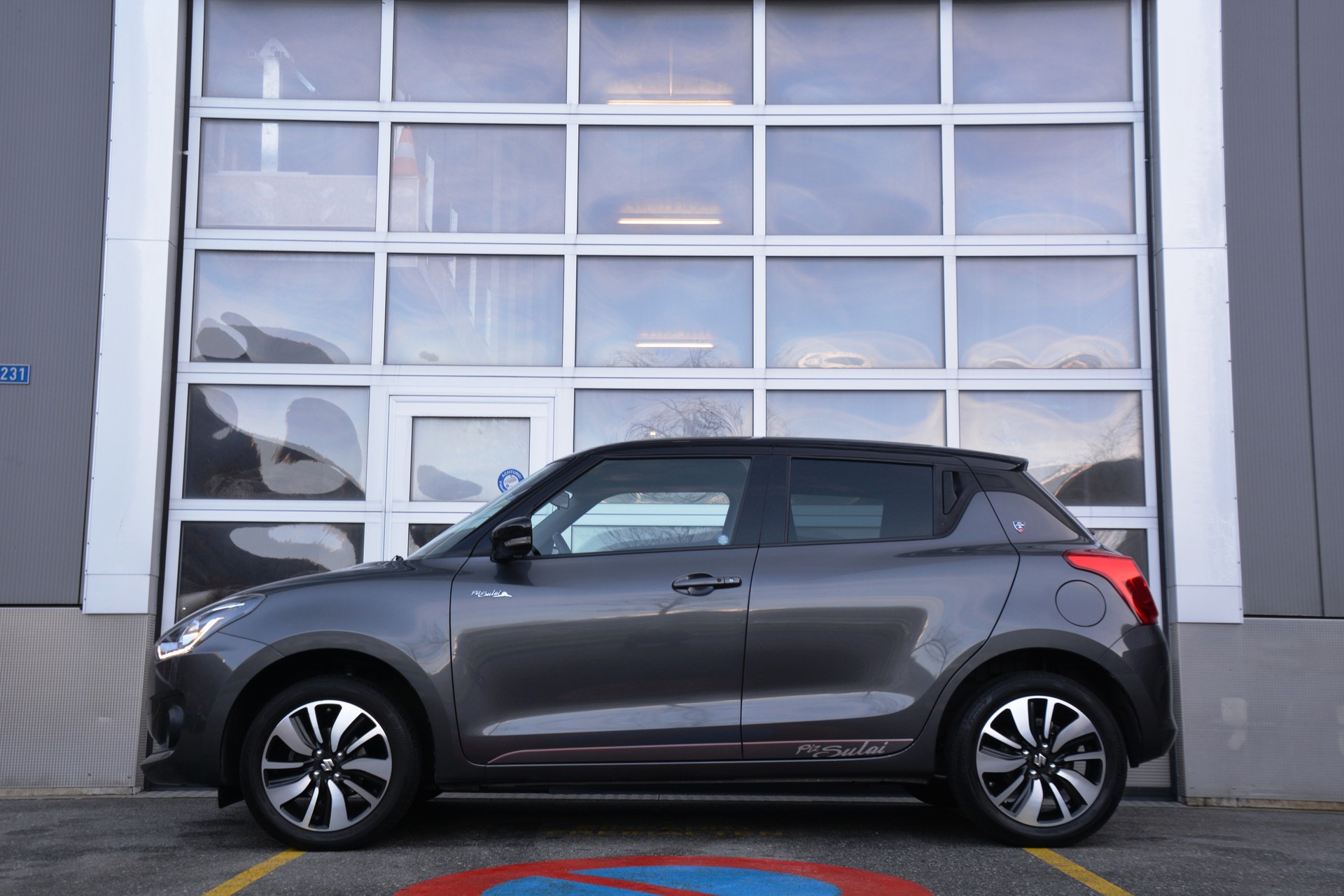 SUZUKI Swift 1.2i 16V SHVS Piz Sulai Top Hybrid Allgri4x4-image-3