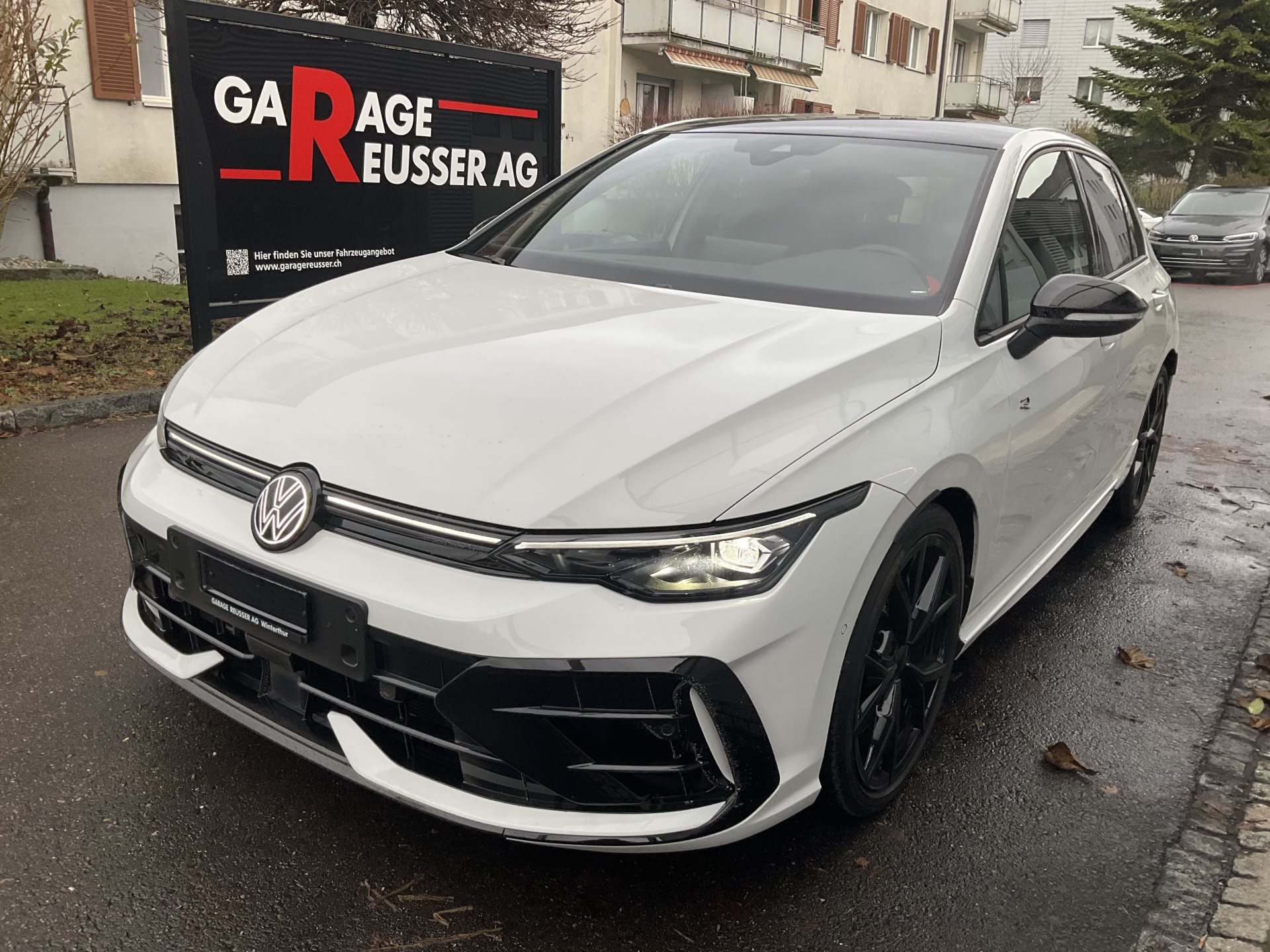 VW Golf R 2.0 TSI 333 PS 4Motion R Black Edition *** AKRAPOVIC ABGAS ***-image-0