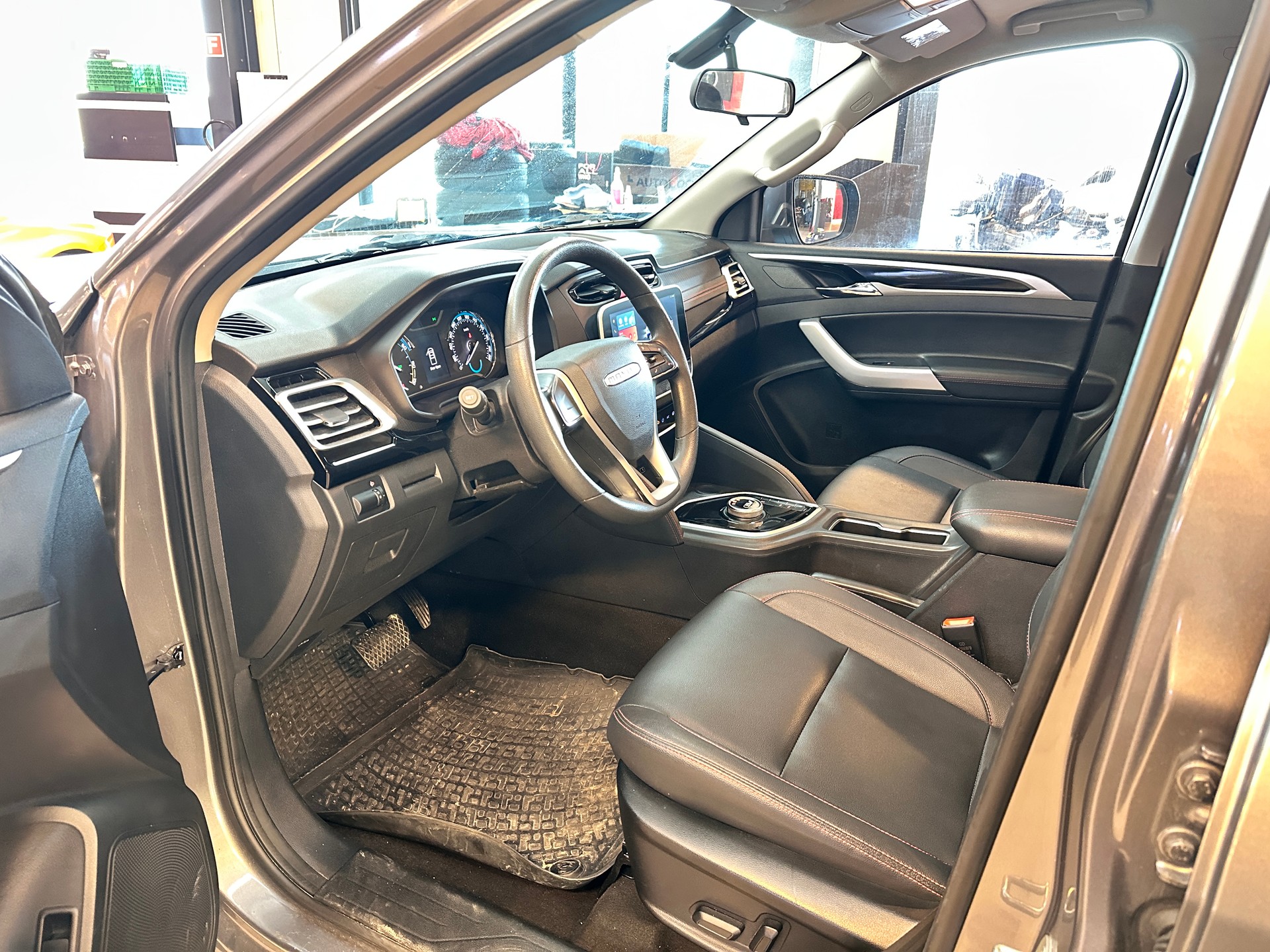 MAXUS T90 EV-image-5
