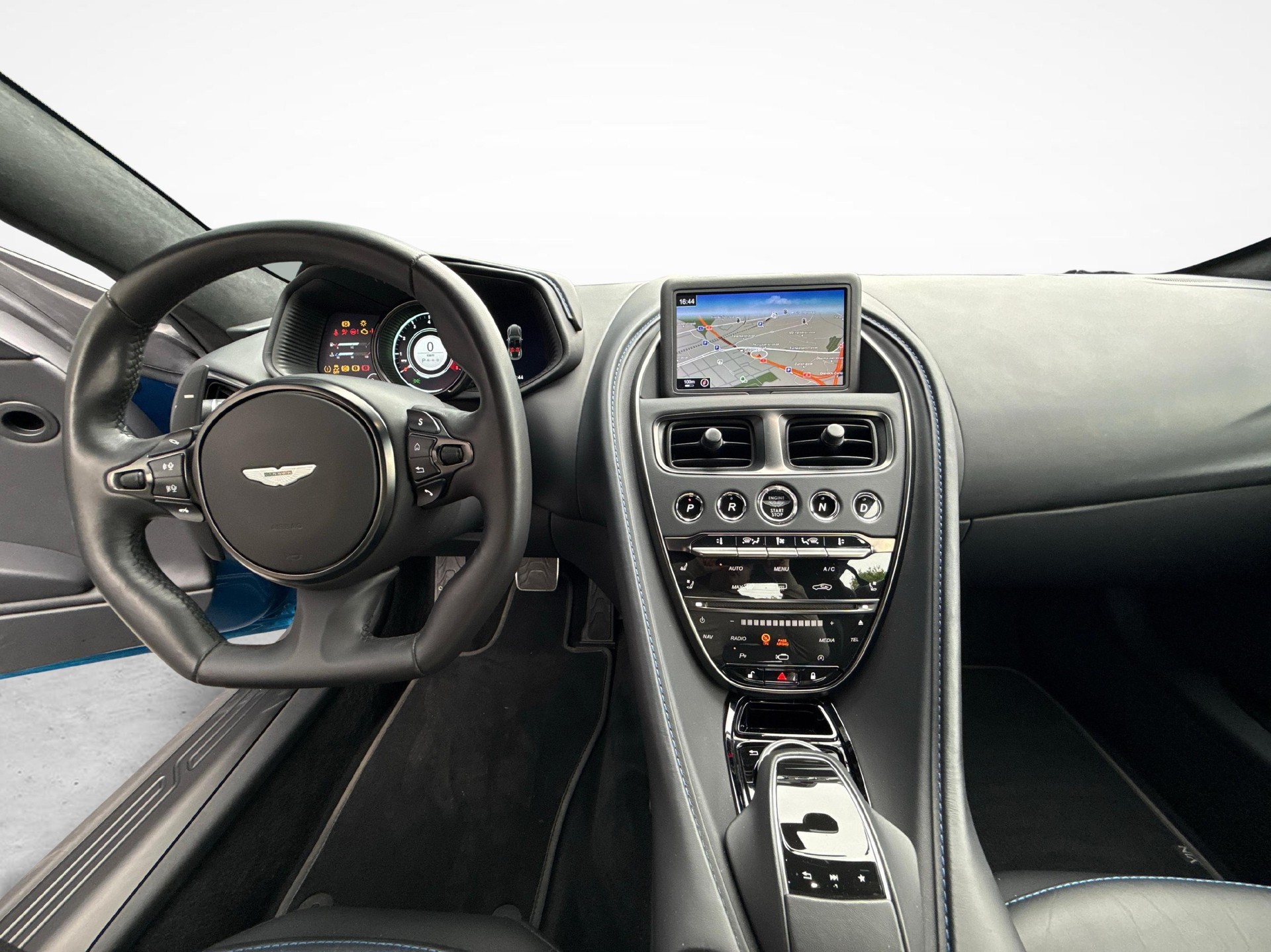 ASTON MARTIN DB11 Coupé 4.0 V8 Bi-Turbo-image-8