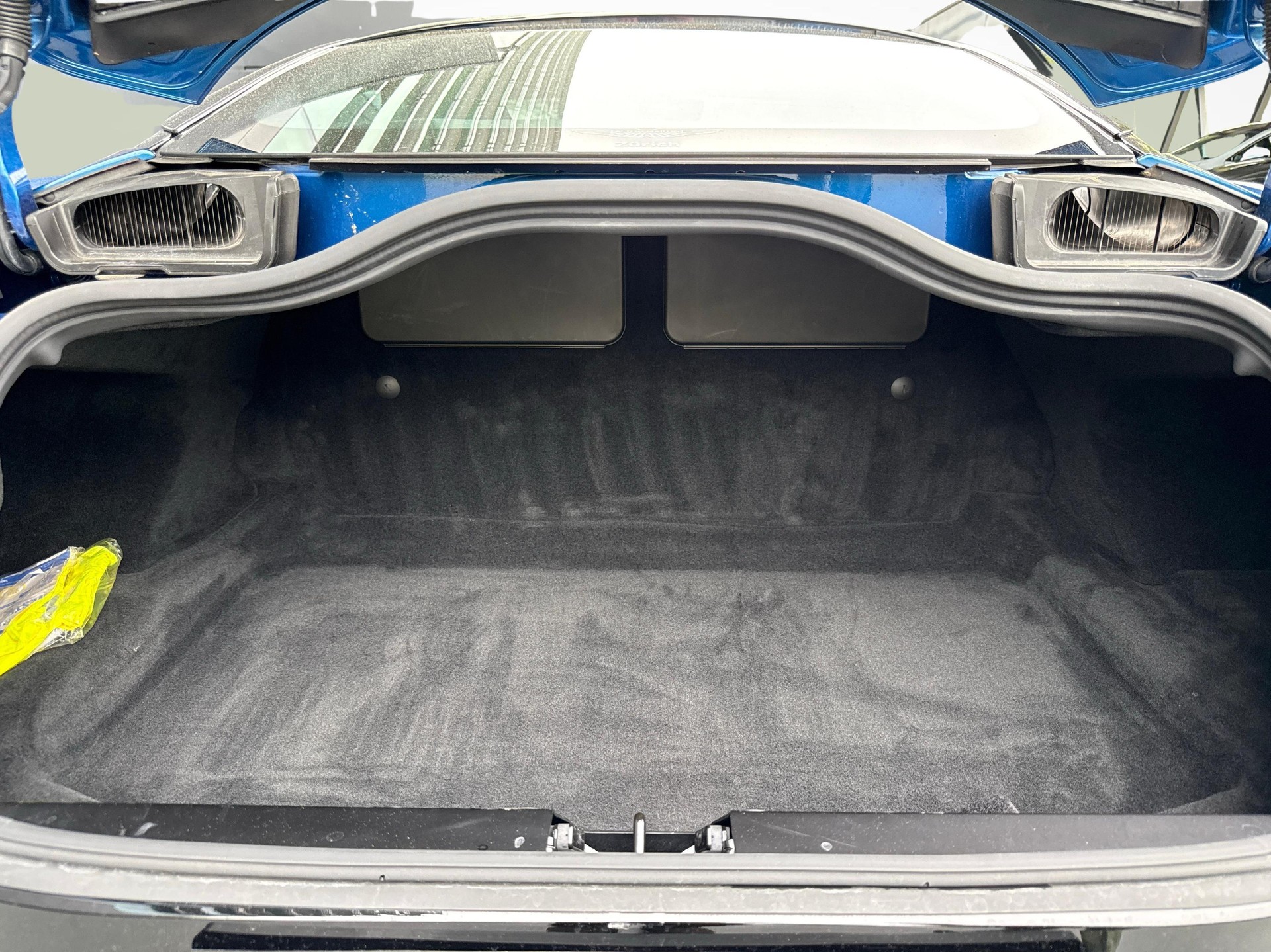 ASTON MARTIN DB11 Coupé 4.0 V8 Bi-Turbo-image-13